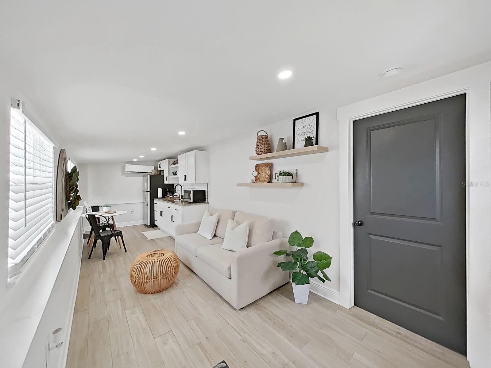 1215 E CURTIS ST, TAMPA, FL, 33603