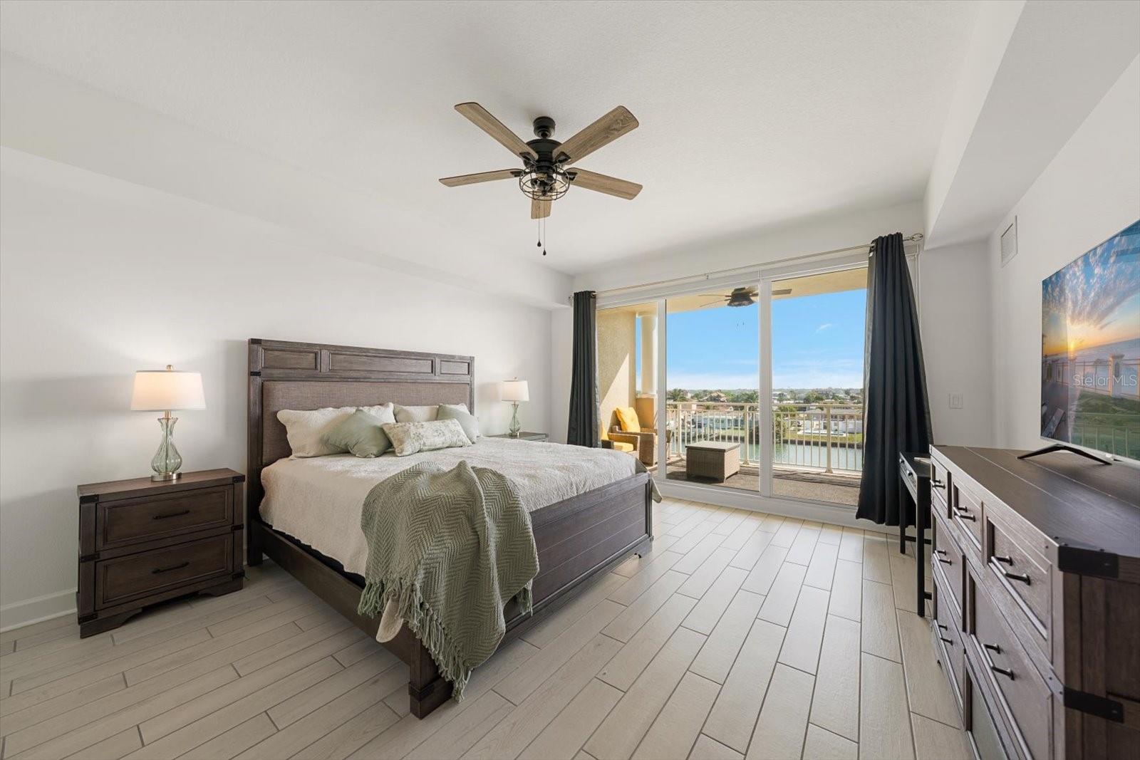 125 ISLAND WAY #402, CLEARWATER BEACH, FL, 33767