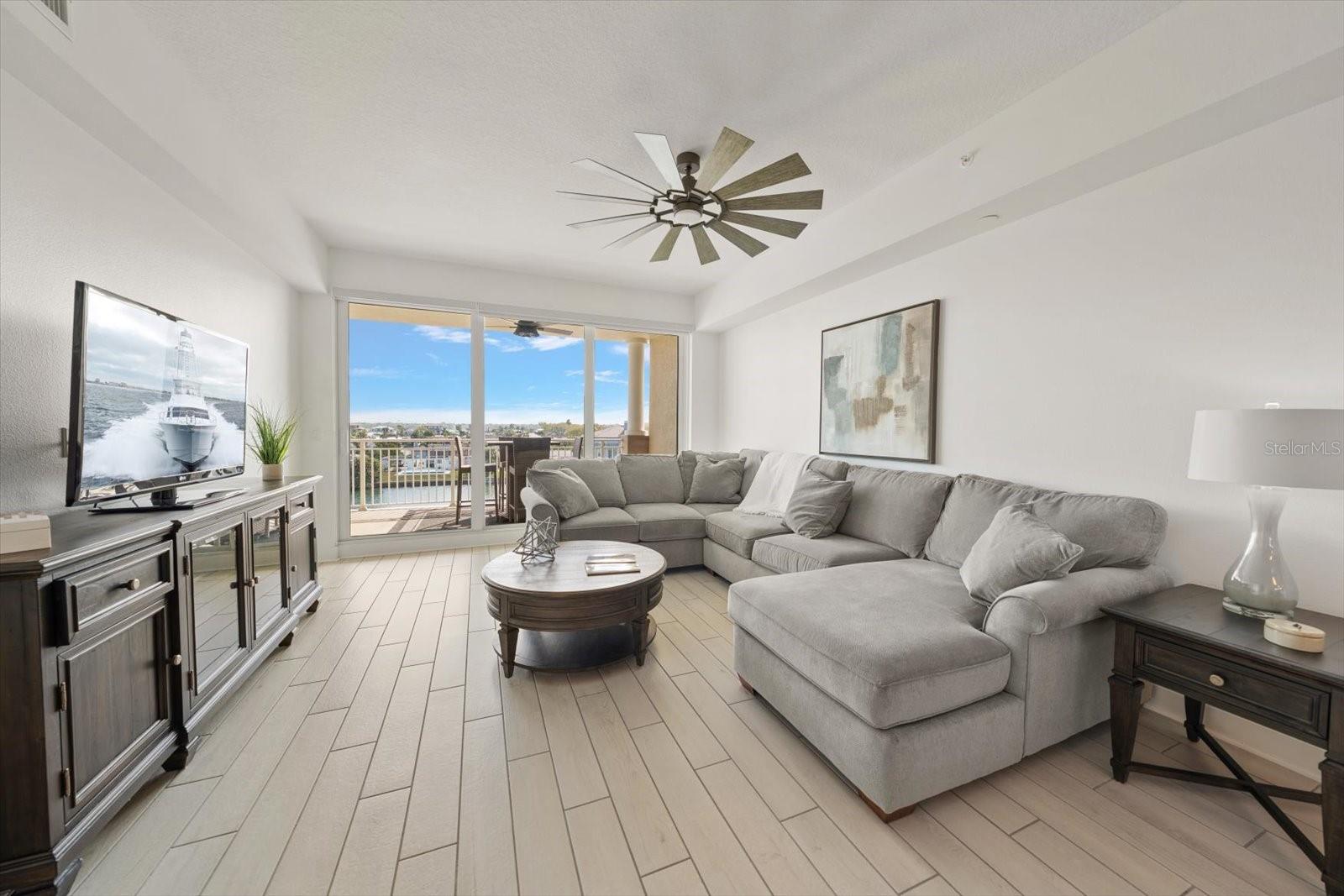 125 ISLAND WAY #402, CLEARWATER BEACH, FL, 33767