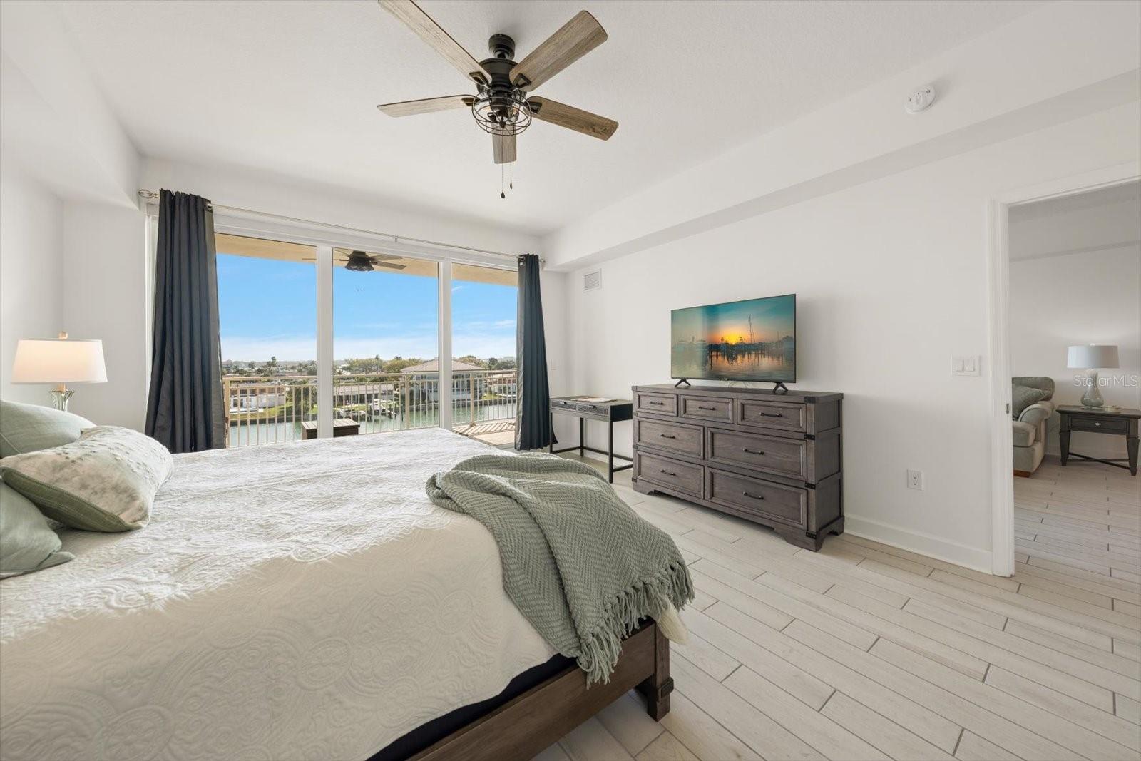 125 ISLAND WAY #402, CLEARWATER BEACH, FL, 33767