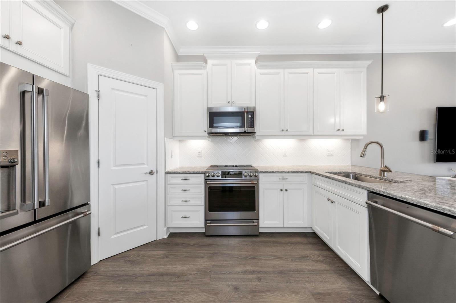 4022 ROCKY SHORES DR, TAMPA, FL, 33634