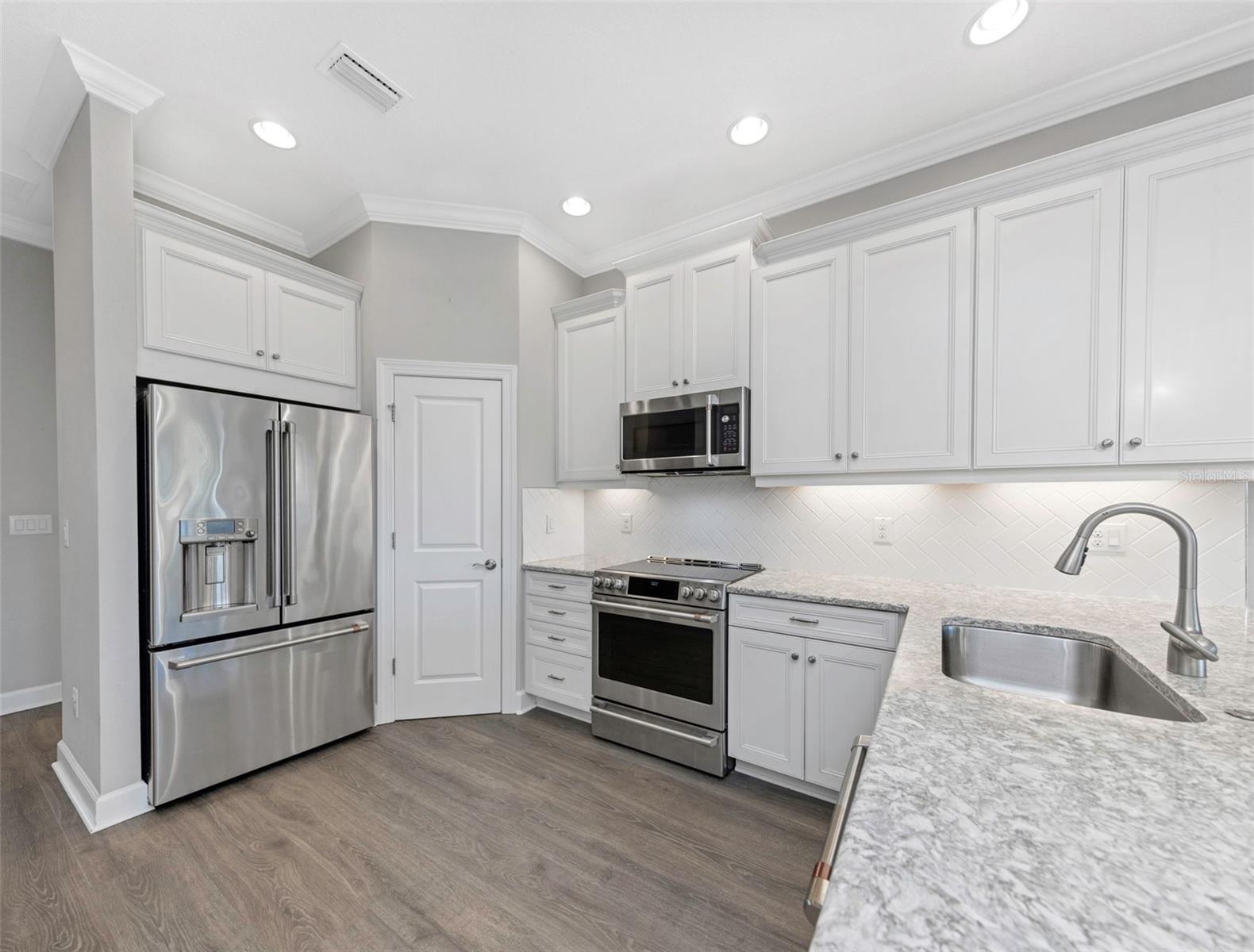 4022 ROCKY SHORES DR, TAMPA, FL, 33634