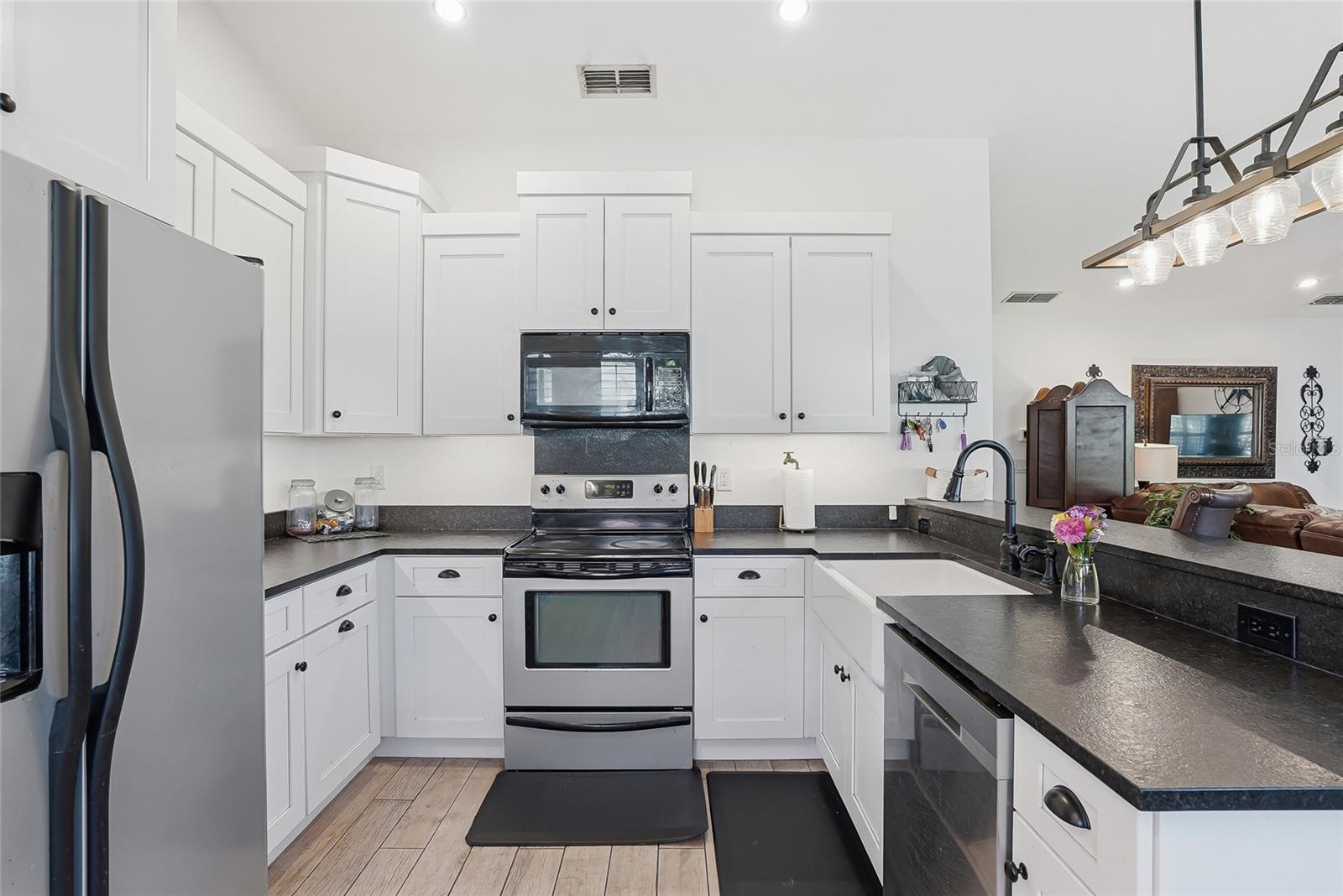 554 ANDORRA CIR NE, ST PETERSBURG, FL, 33703