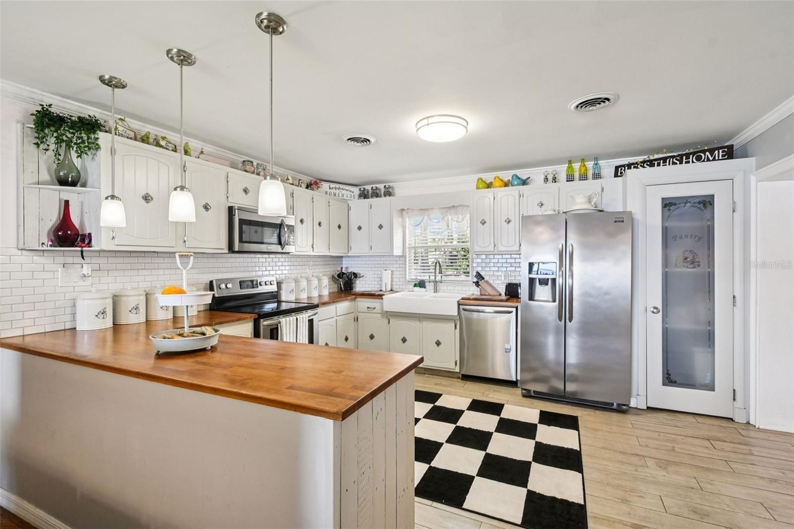 214 PARADISE LN, CRESCENT CITY, FL, 32112