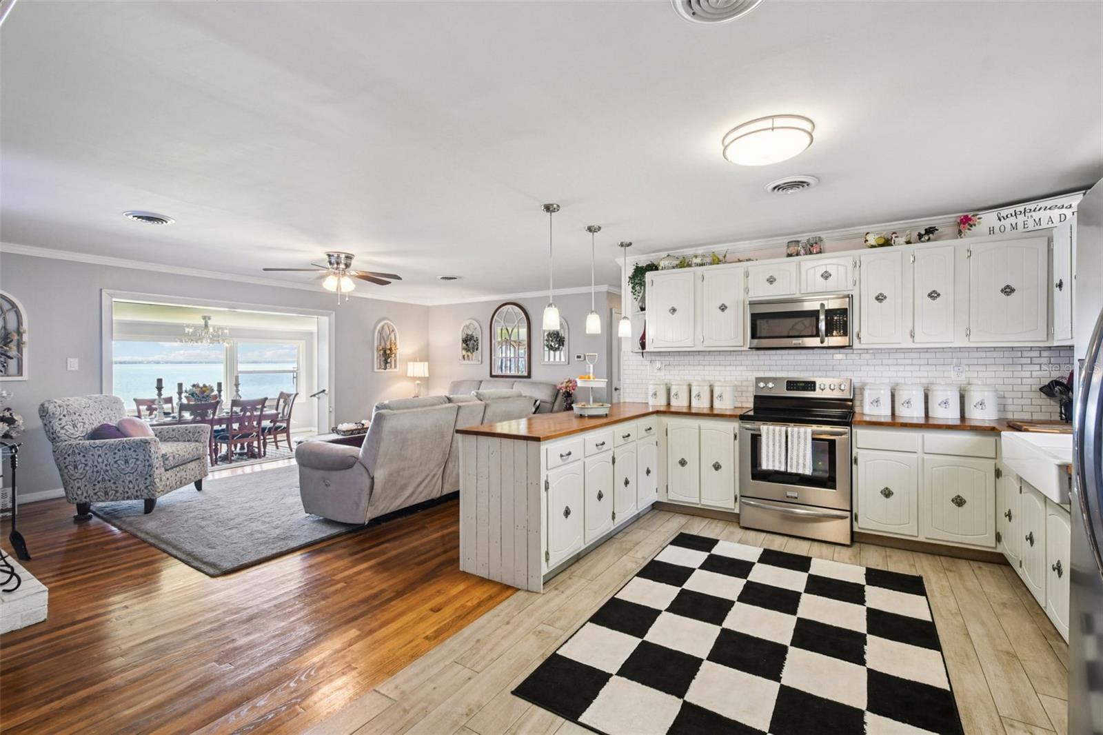 214 PARADISE LN, CRESCENT CITY, FL, 32112