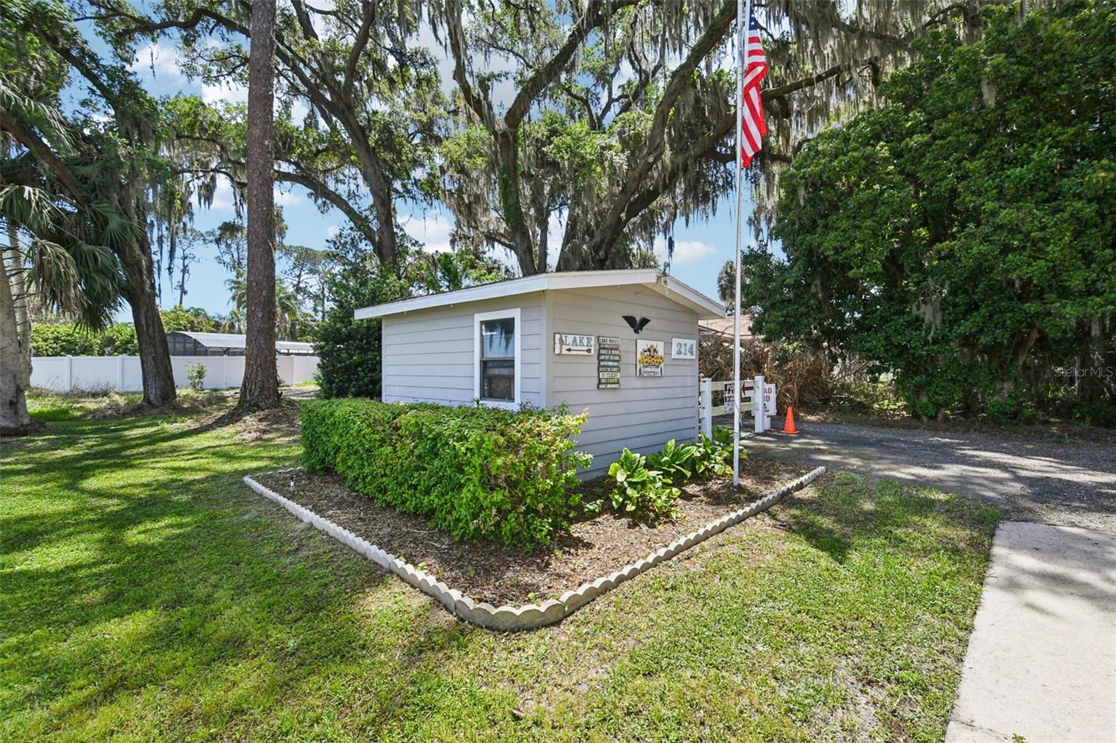 214 PARADISE LN, CRESCENT CITY, FL, 32112