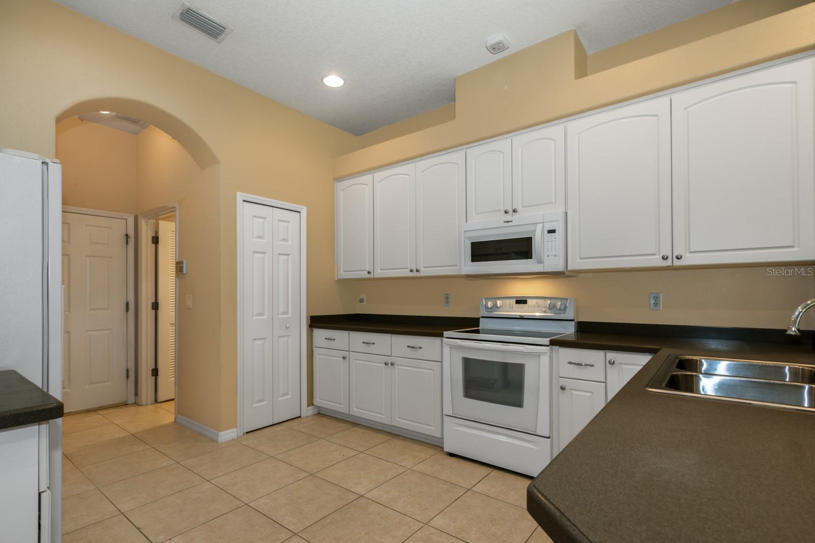 27300 PINE STRAW RD, LEESBURG, FL, 34748