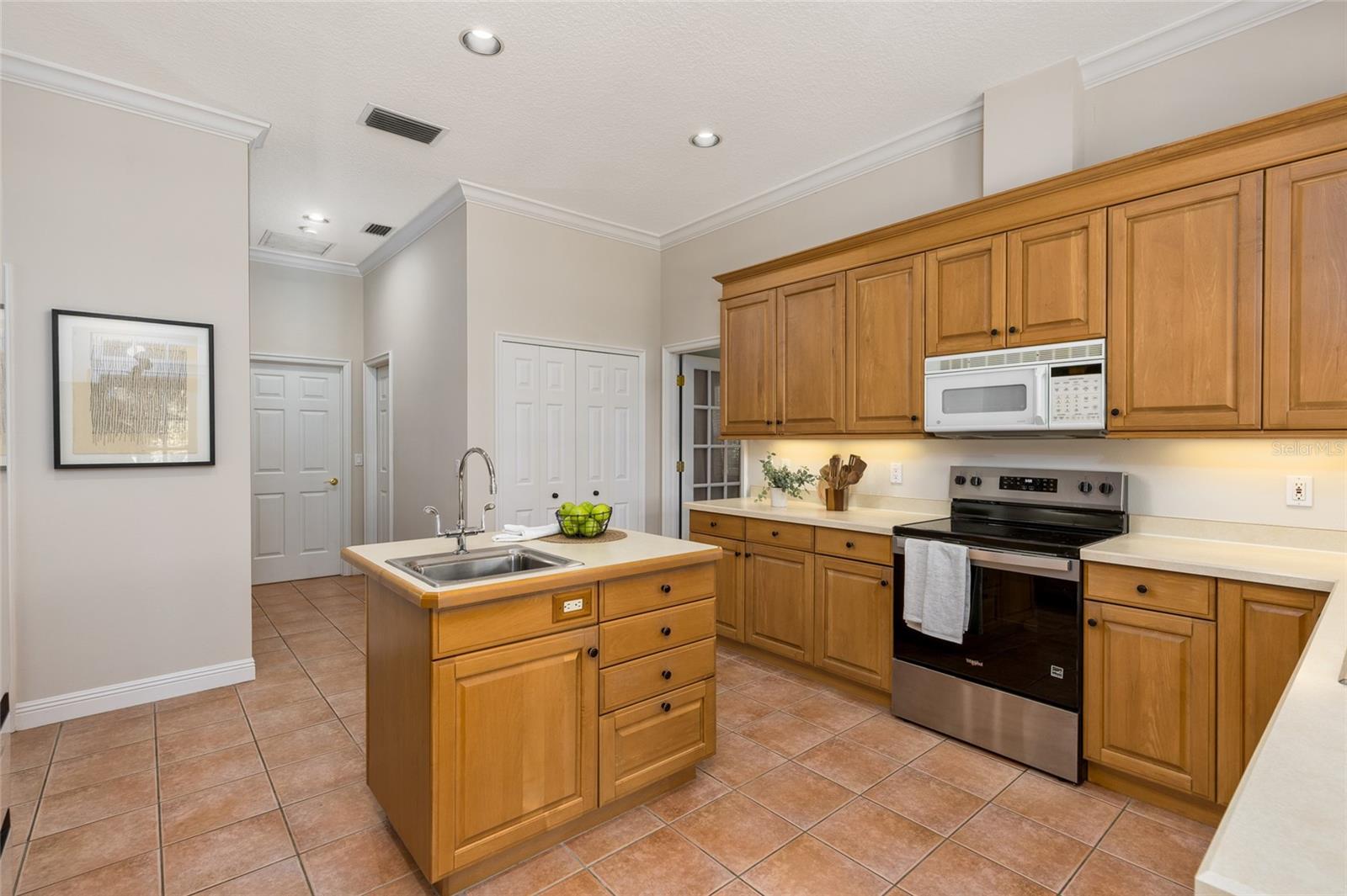 2054 SAWGRASS DR, APOPKA, FL, 32712