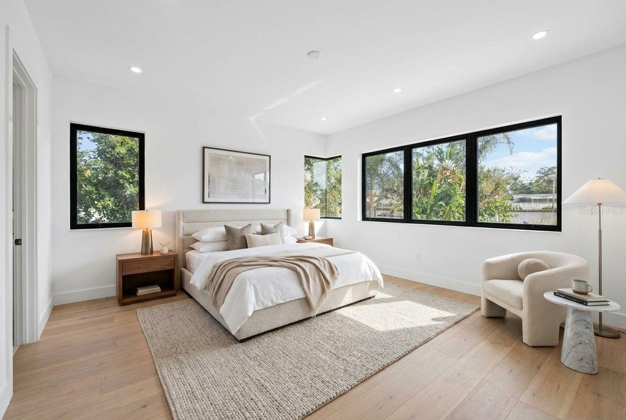 316 89TH AVE NE, ST PETERSBURG, FL, 33702