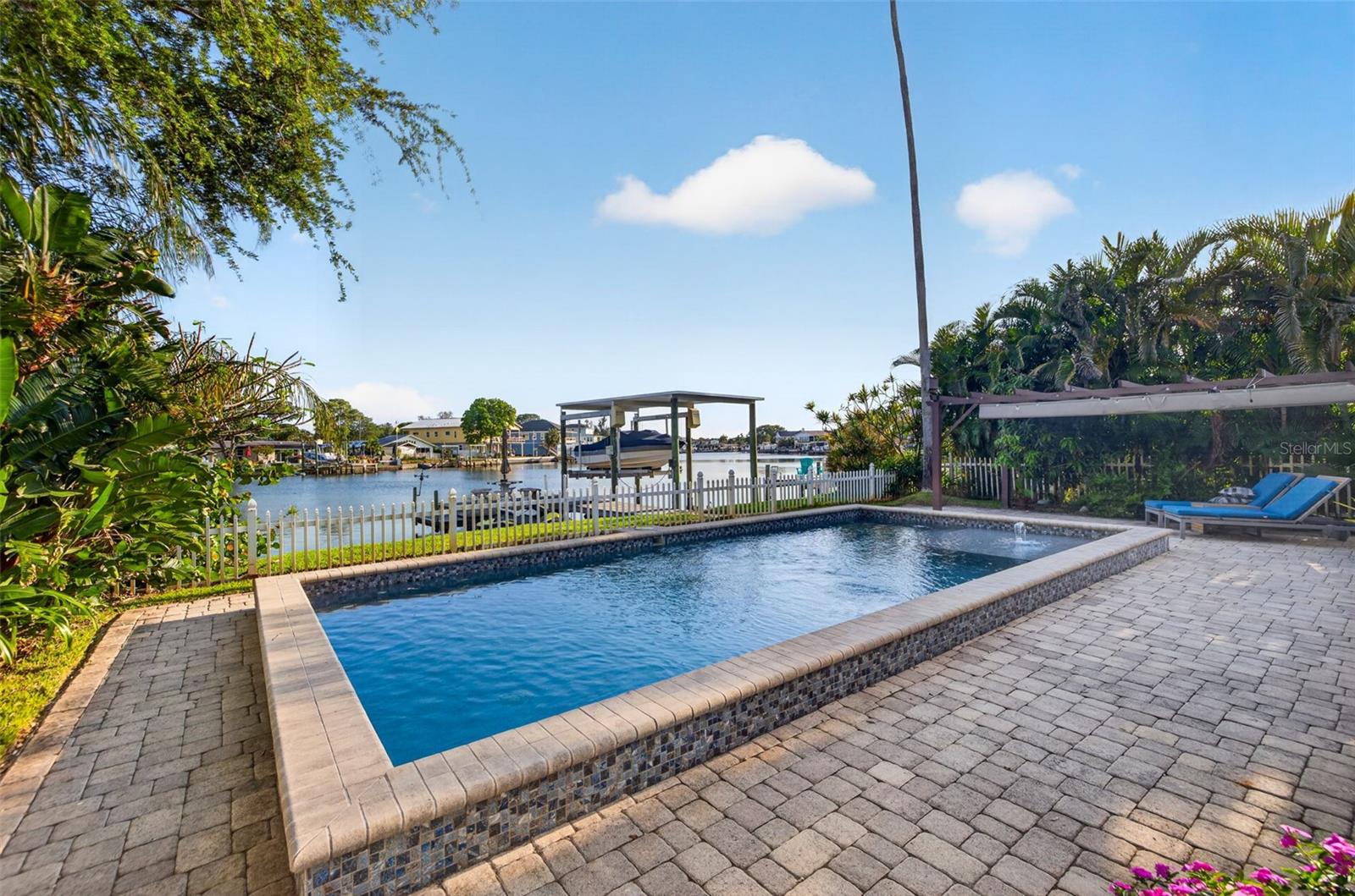 316 89TH AVE NE, ST PETERSBURG, FL, 33702