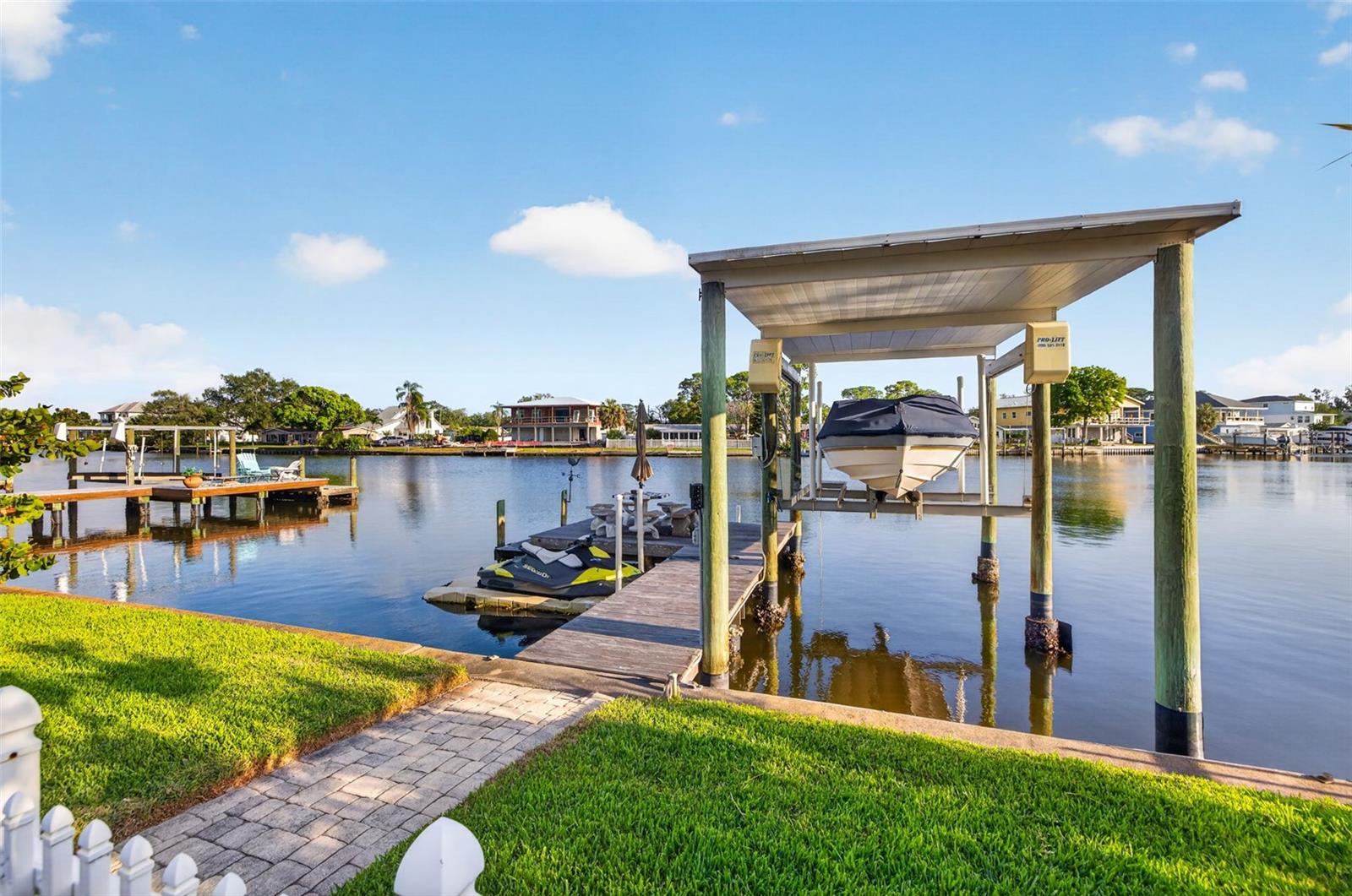 316 89TH AVE NE, ST PETERSBURG, FL, 33702