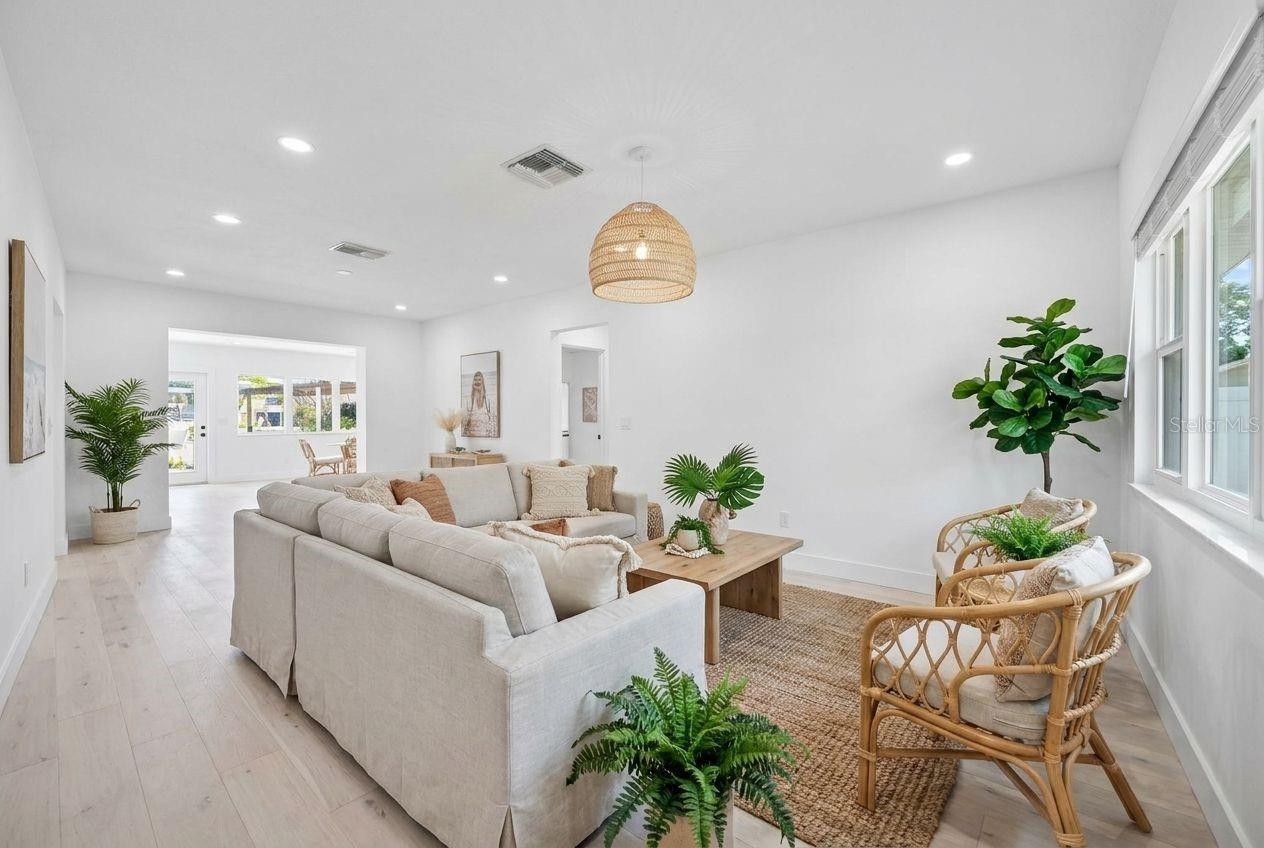 316 89TH AVE NE, ST PETERSBURG, FL, 33702