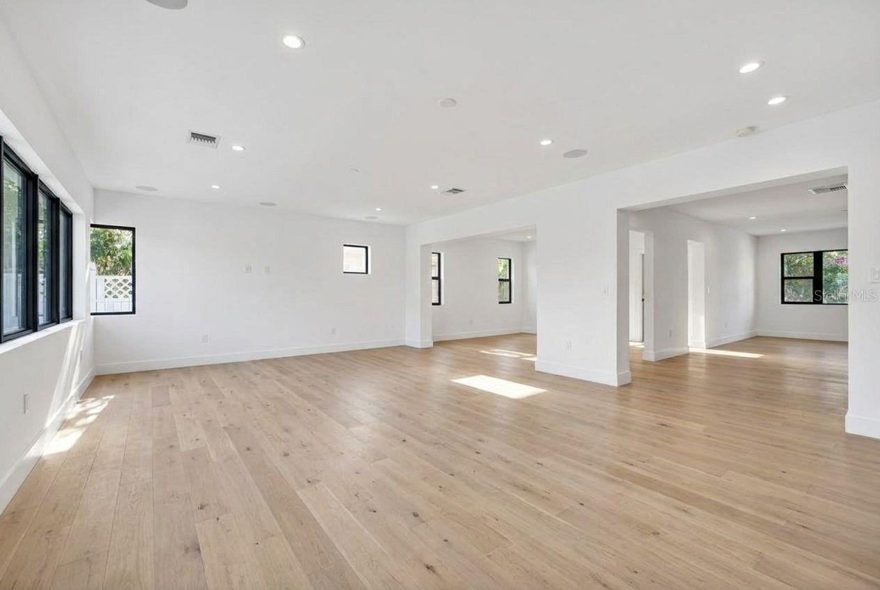 316 89TH AVE NE, ST PETERSBURG, FL, 33702