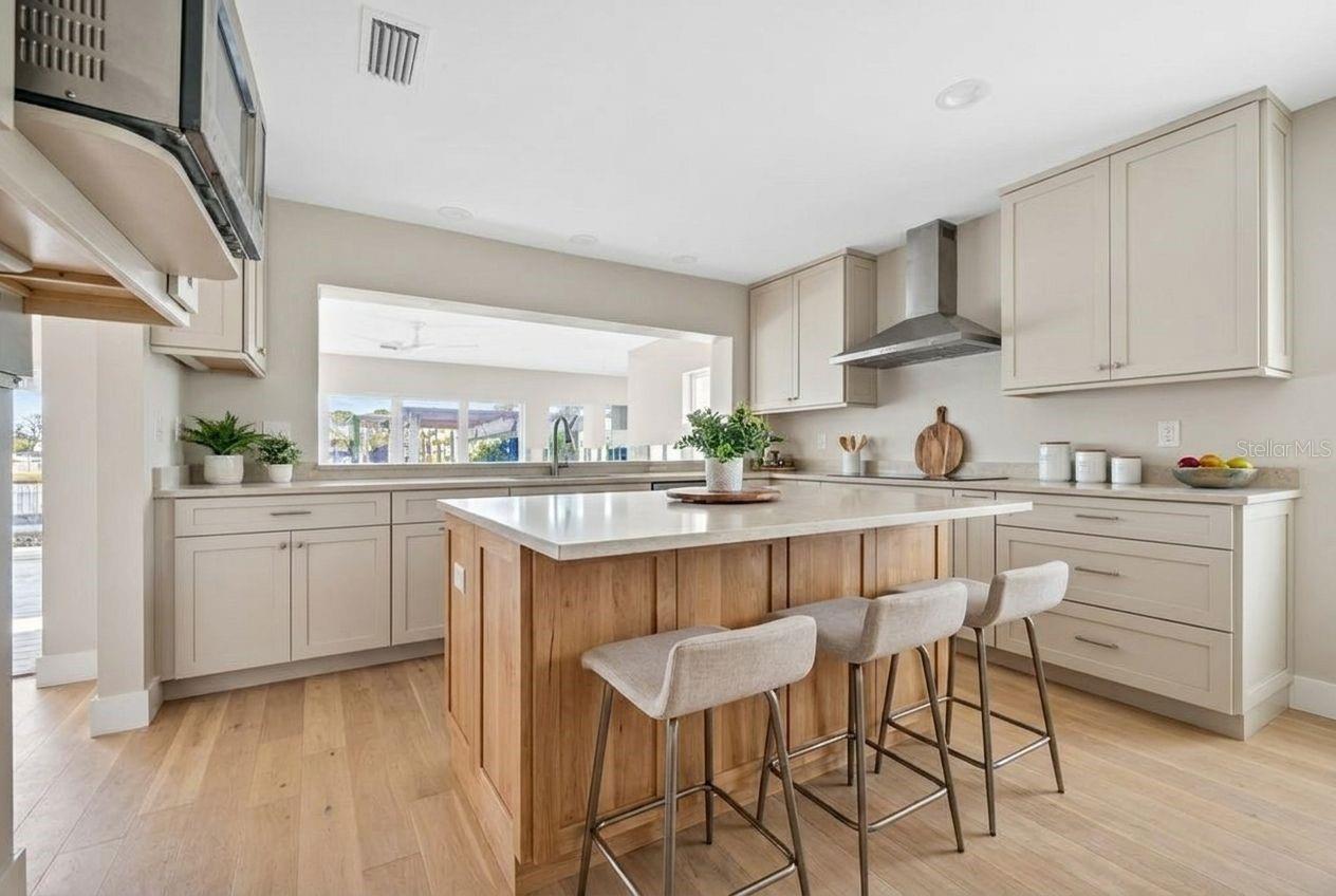 316 89TH AVE NE, ST PETERSBURG, FL, 33702