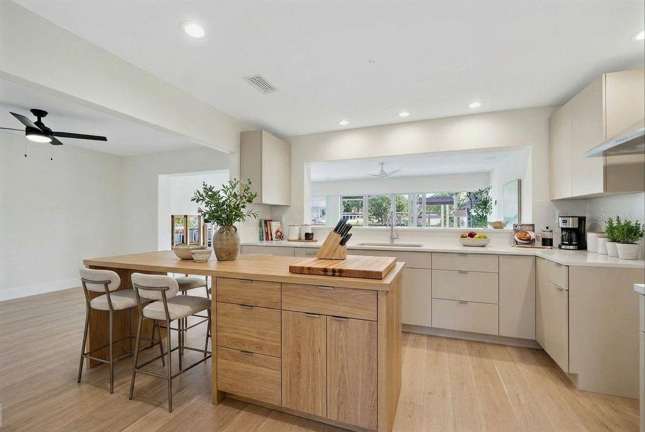 316 89TH AVE NE, ST PETERSBURG, FL, 33702