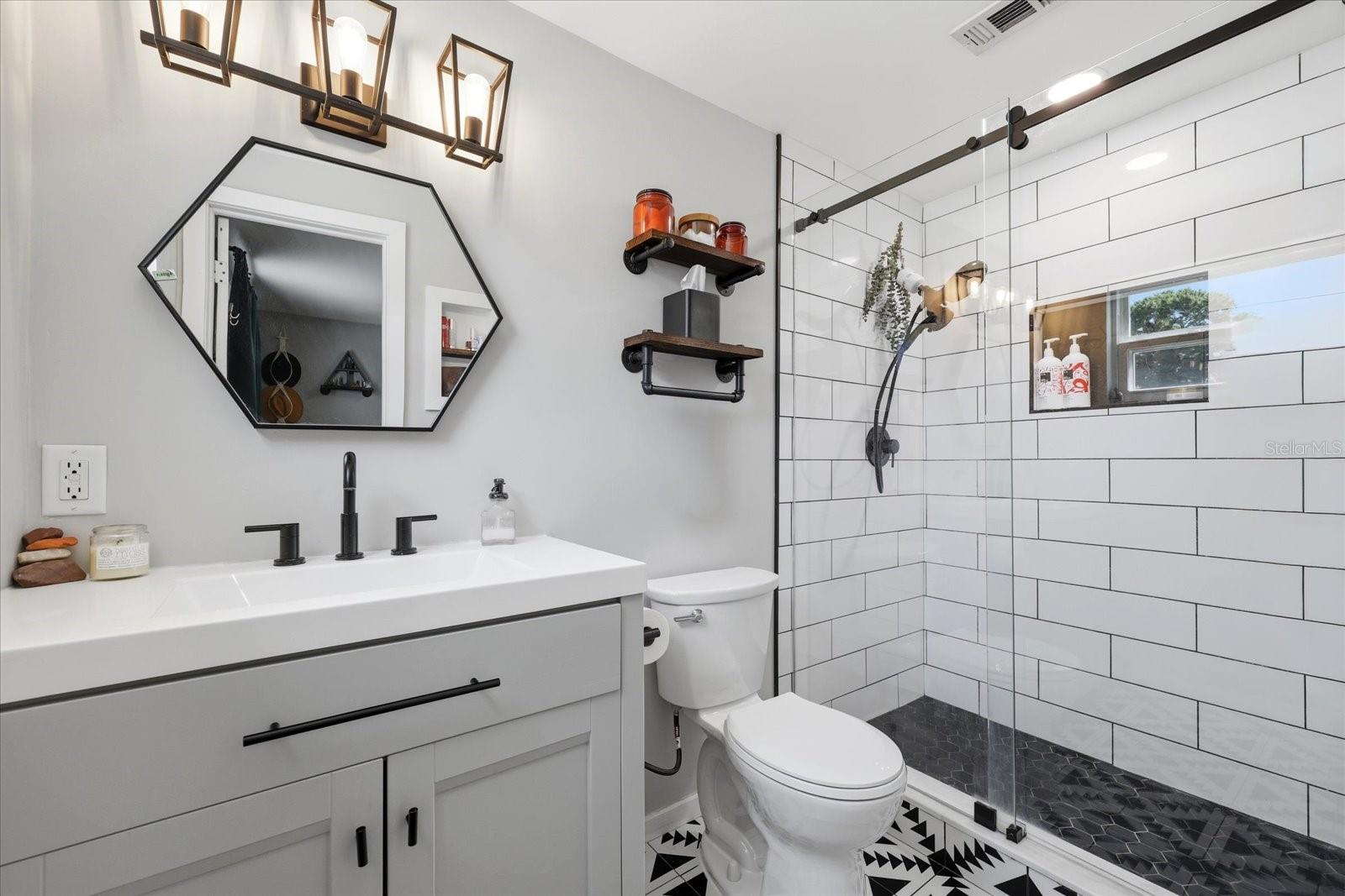 5700 HARDING BLVD NE, ST PETERSBURG, FL, 33703