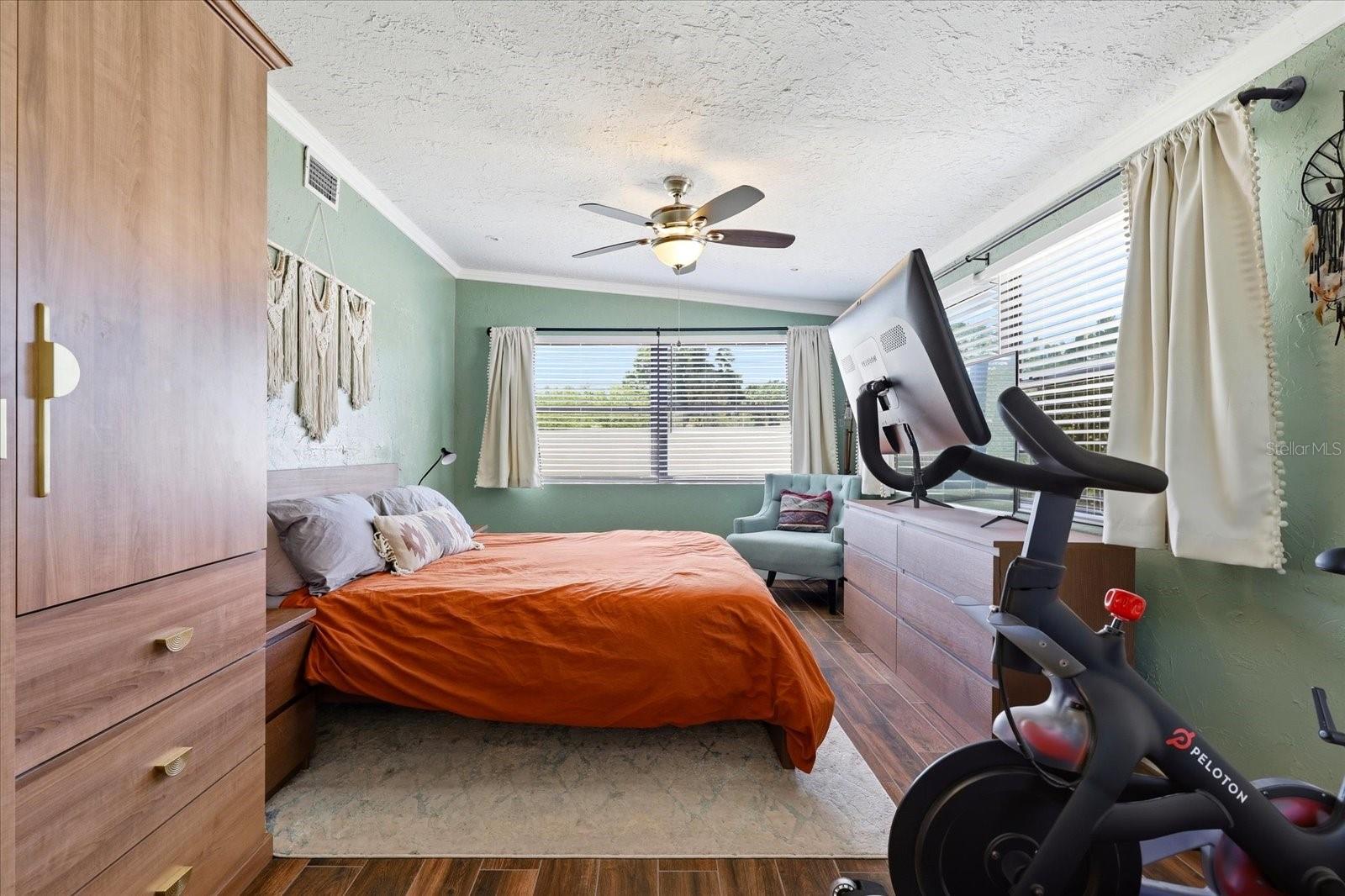 5700 HARDING BLVD NE, ST PETERSBURG, FL, 33703