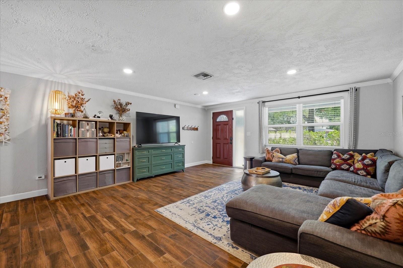 5700 HARDING BLVD NE, ST PETERSBURG, FL, 33703