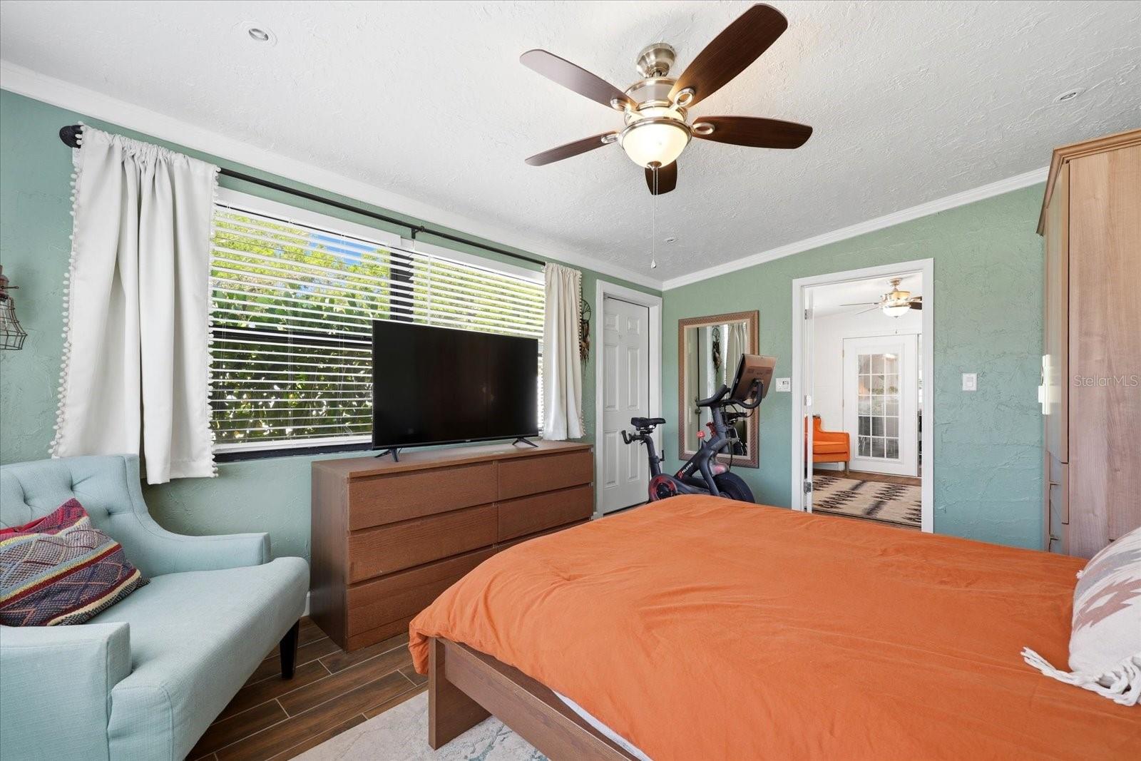 5700 HARDING BLVD NE, ST PETERSBURG, FL, 33703