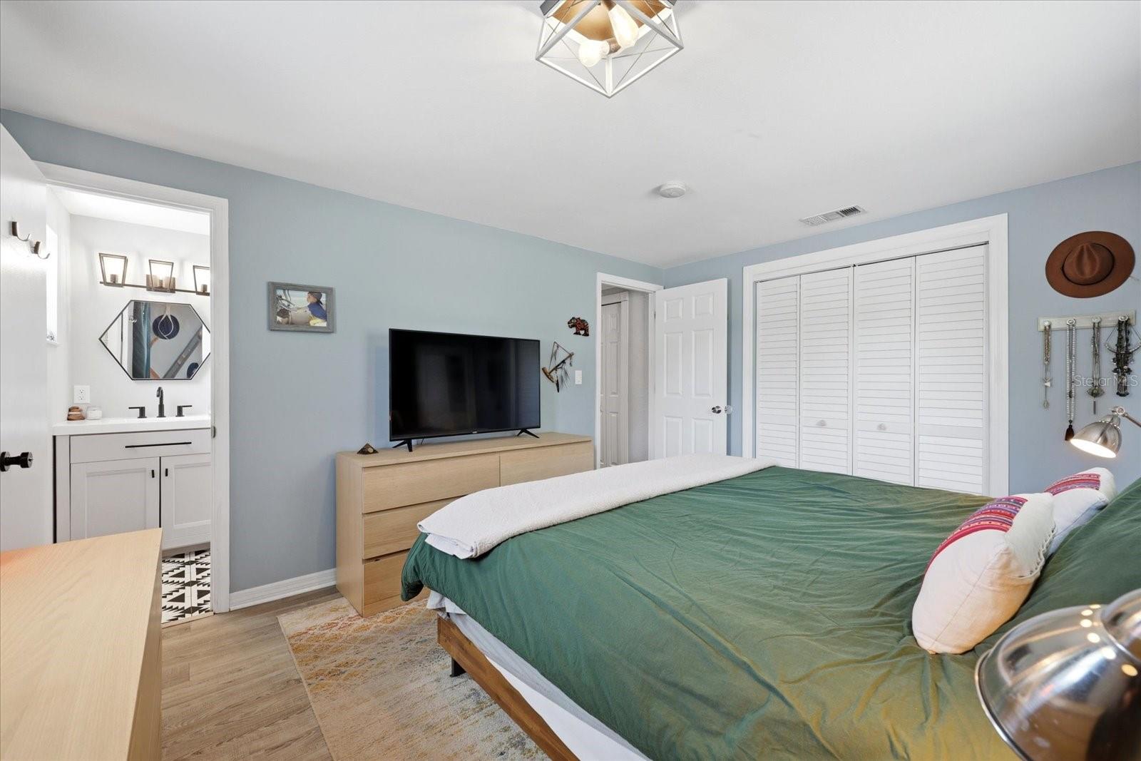 5700 HARDING BLVD NE, ST PETERSBURG, FL, 33703