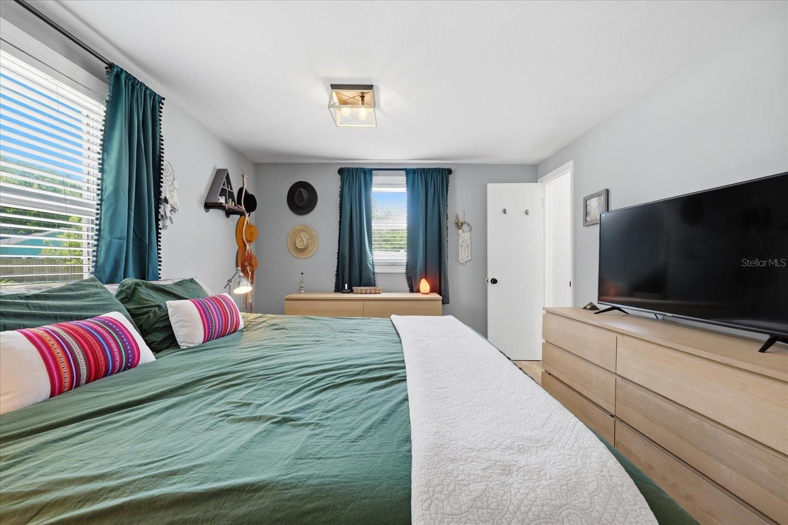 5700 HARDING BLVD NE, ST PETERSBURG, FL, 33703