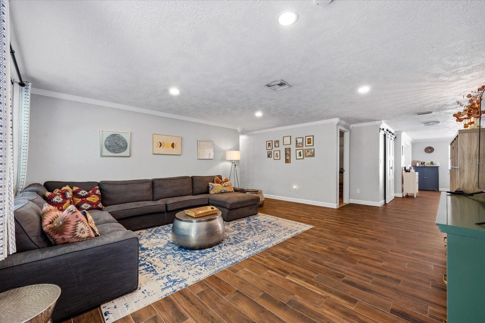 5700 HARDING BLVD NE, ST PETERSBURG, FL, 33703