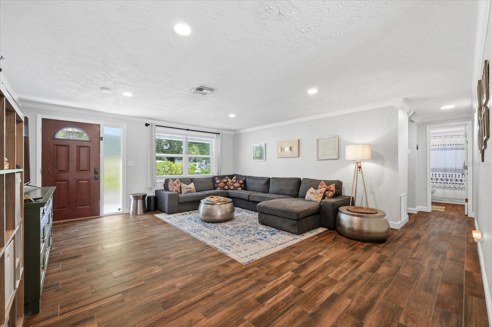 5700 HARDING BLVD NE, ST PETERSBURG, FL, 33703