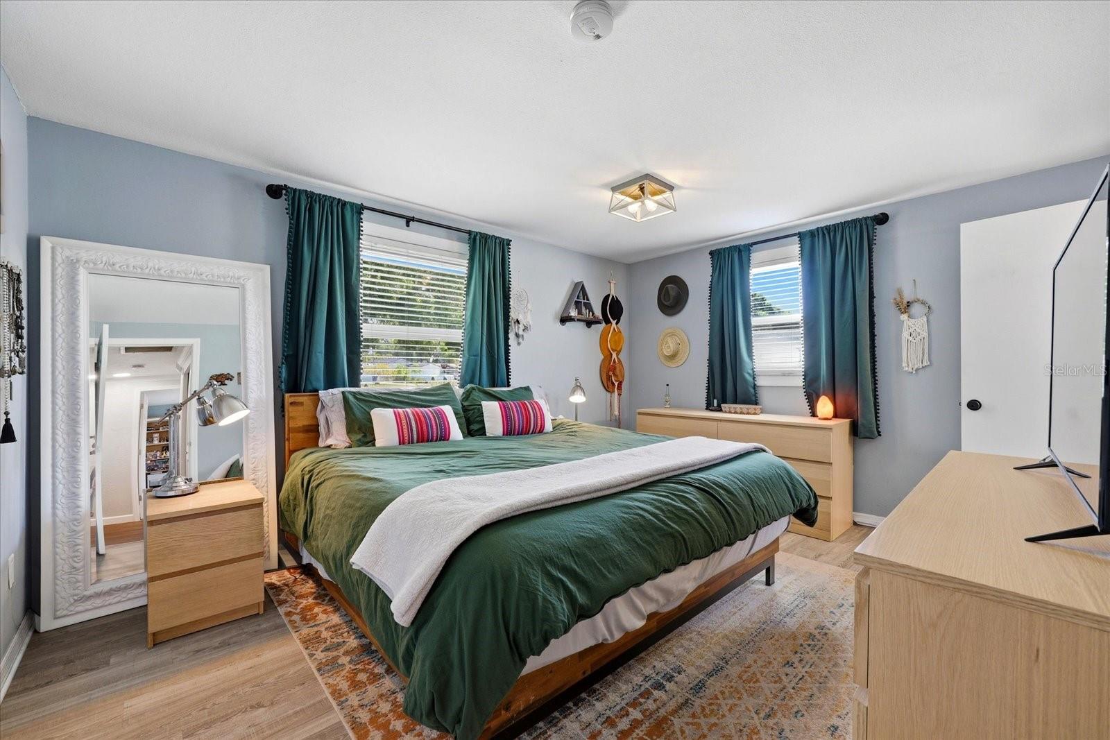 5700 HARDING BLVD NE, ST PETERSBURG, FL, 33703