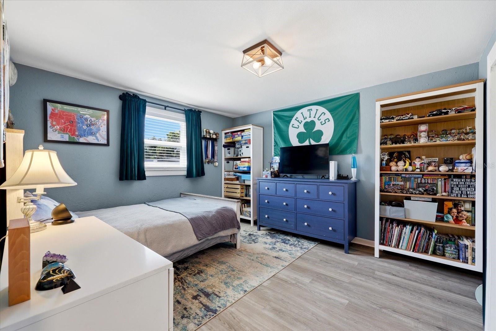 5700 HARDING BLVD NE, ST PETERSBURG, FL, 33703