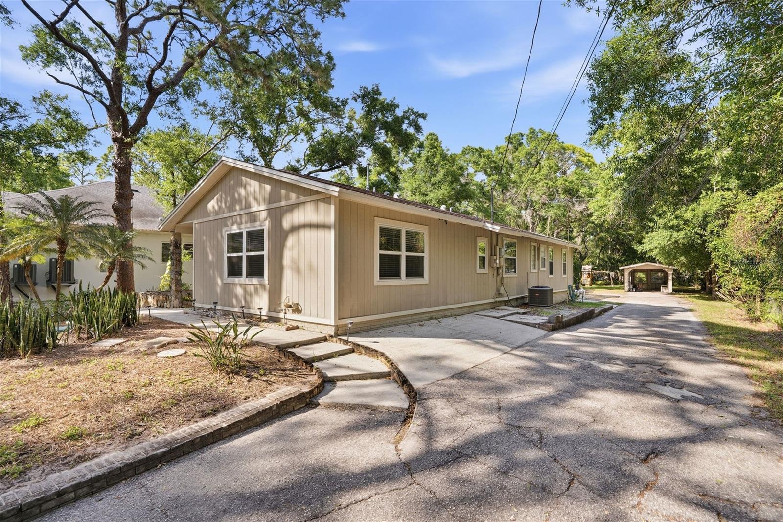 12301 MEMORIAL HWY, TAMPA, FL, 33635