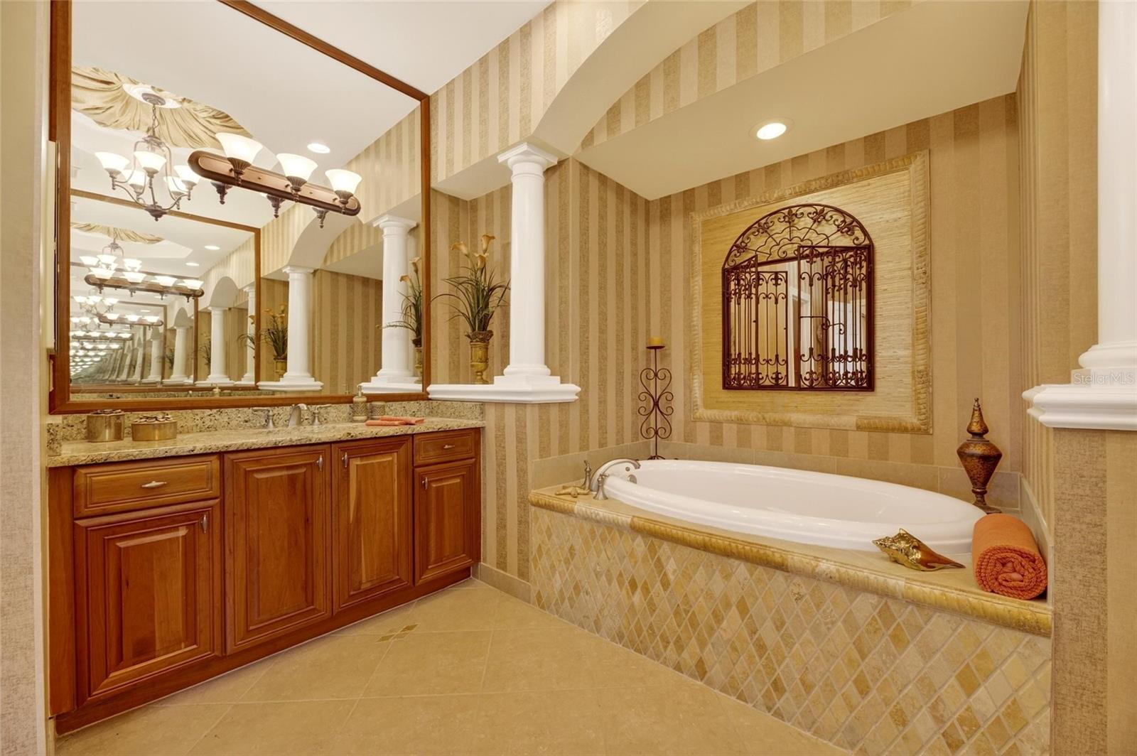 4922 SAPPHIRE SOUND DR, WIMAUMA, FL, 33598