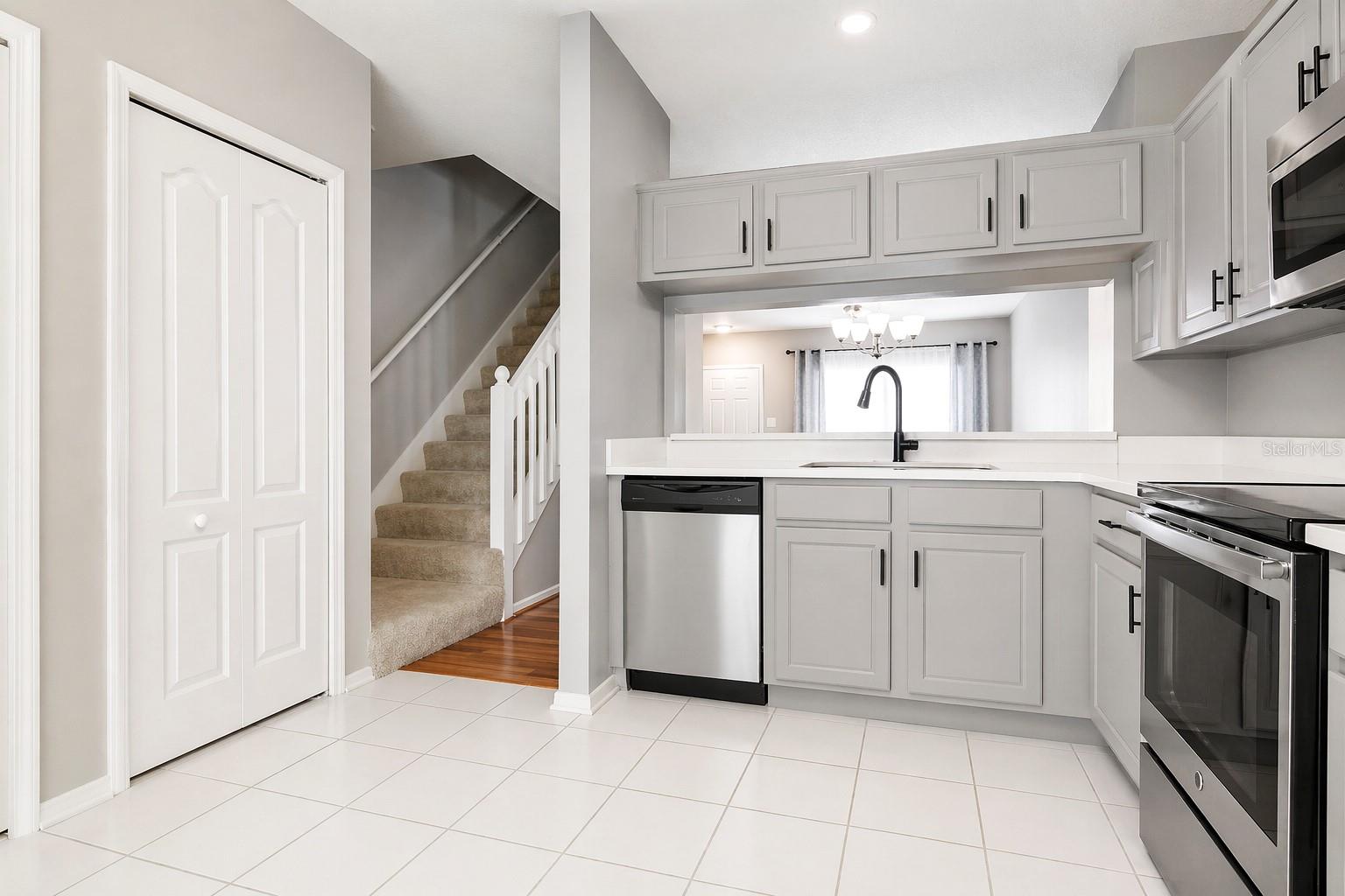 2460 LAKE WOODBERRY CIR, BRANDON, FL, 33510