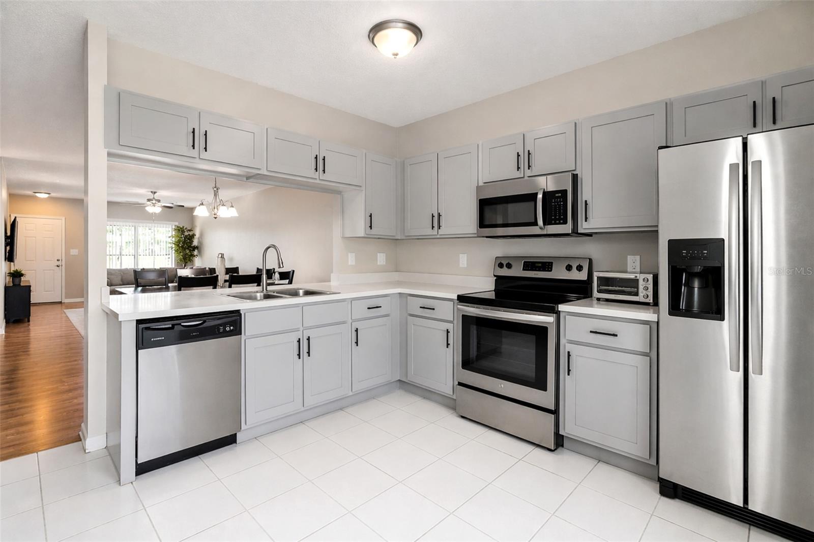 2460 LAKE WOODBERRY CIR, BRANDON, FL, 33510