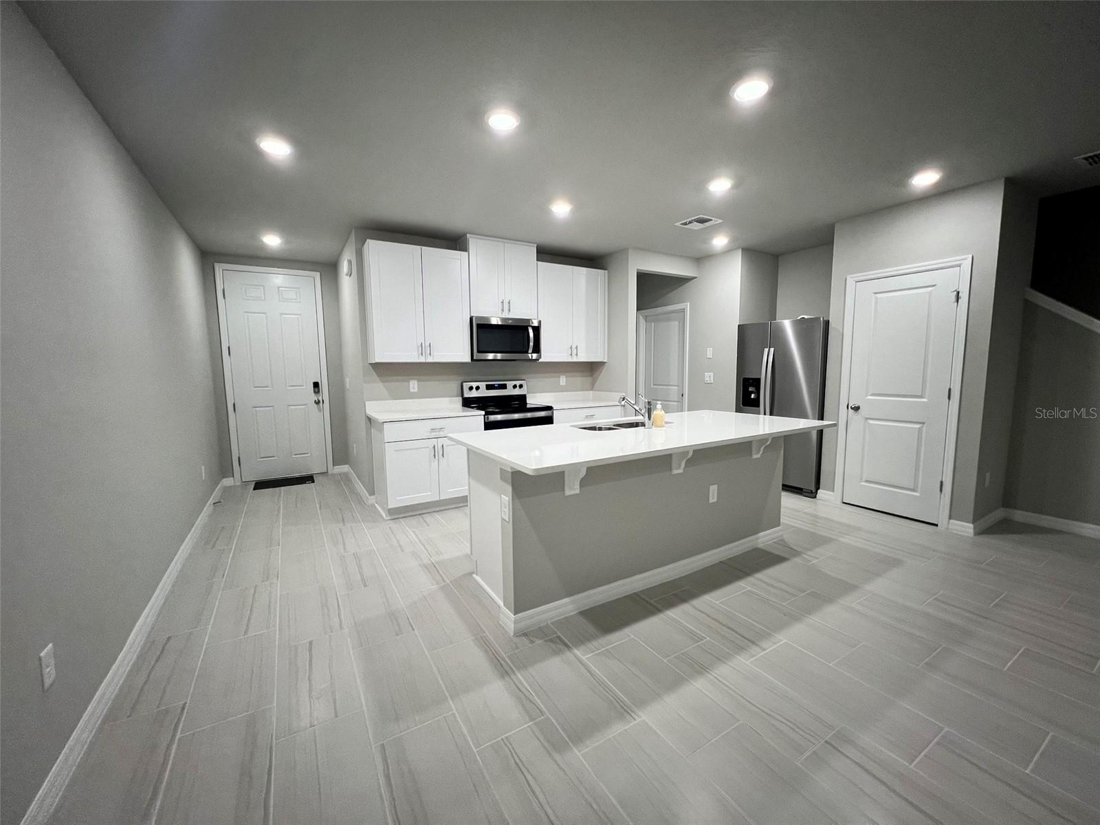 7693 IMAGINATION PL, WESLEY CHAPEL, FL, 33545