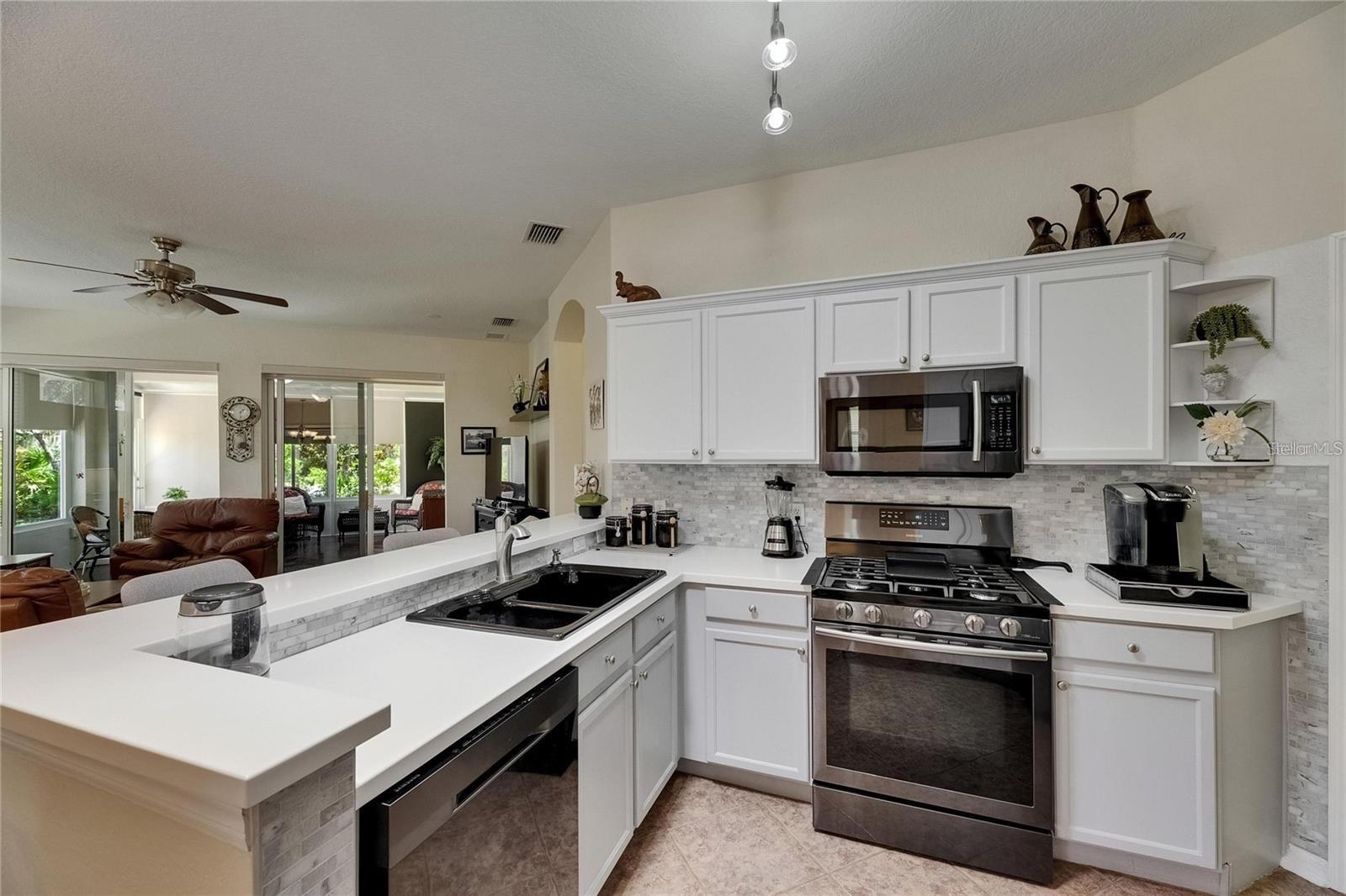 2068 SIFIELD GREENS WAY, SUN CITY CENTER, FL, 33573