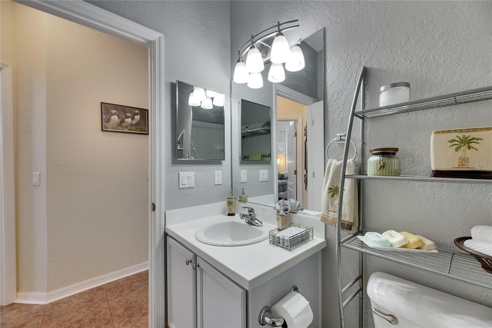 2068 SIFIELD GREENS WAY, SUN CITY CENTER, FL, 33573