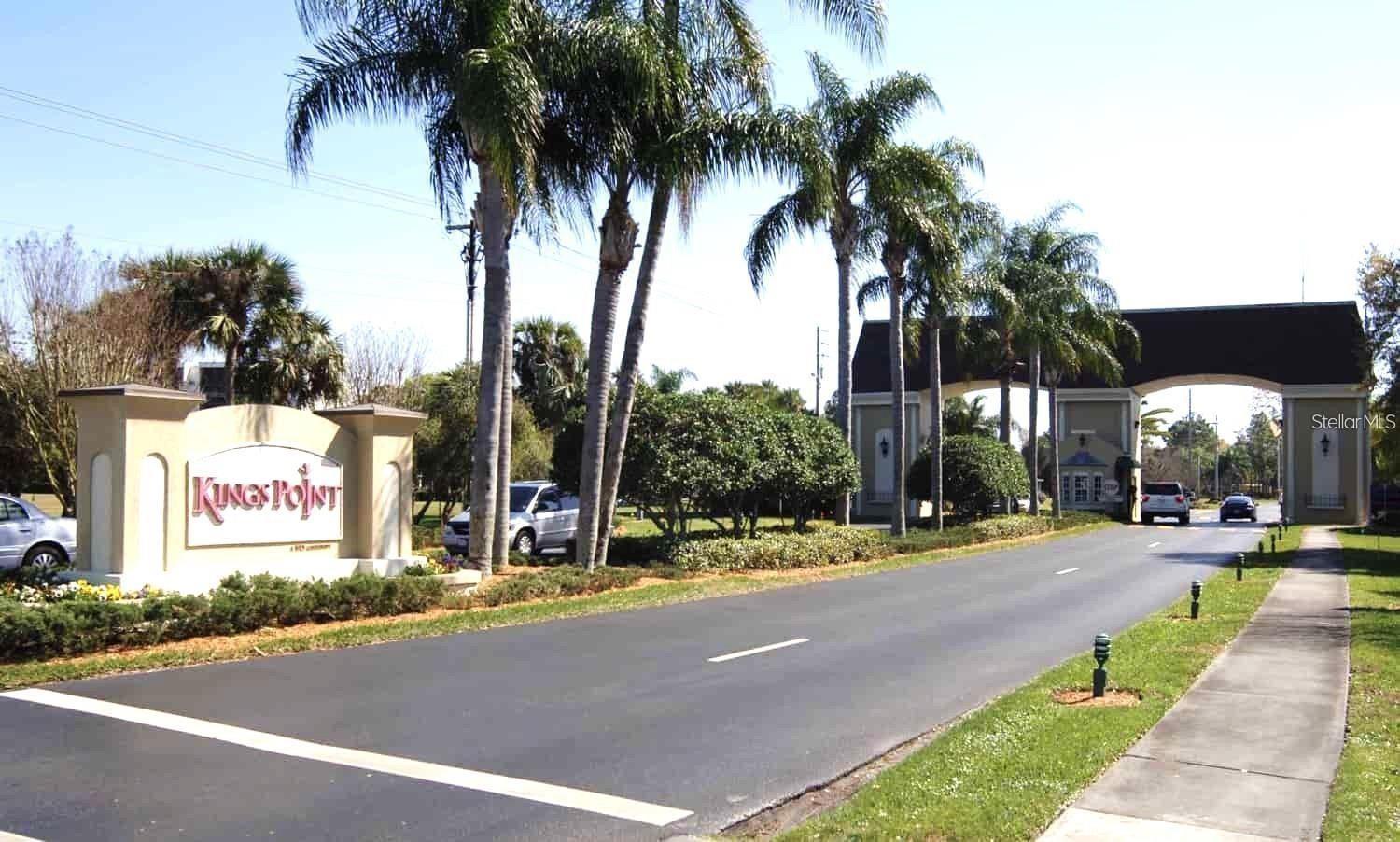 2068 SIFIELD GREENS WAY, SUN CITY CENTER, FL, 33573