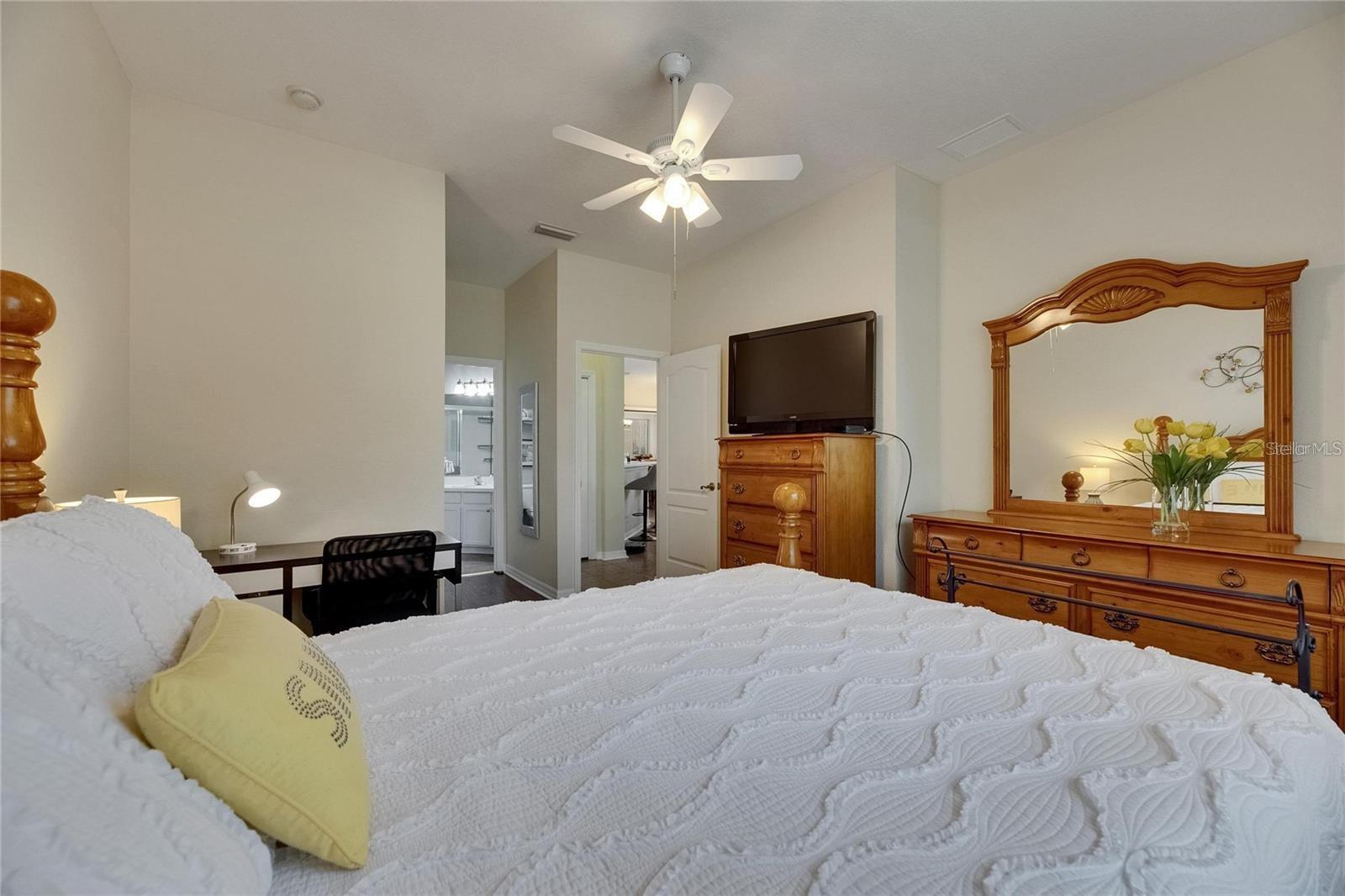 2068 SIFIELD GREENS WAY, SUN CITY CENTER, FL, 33573