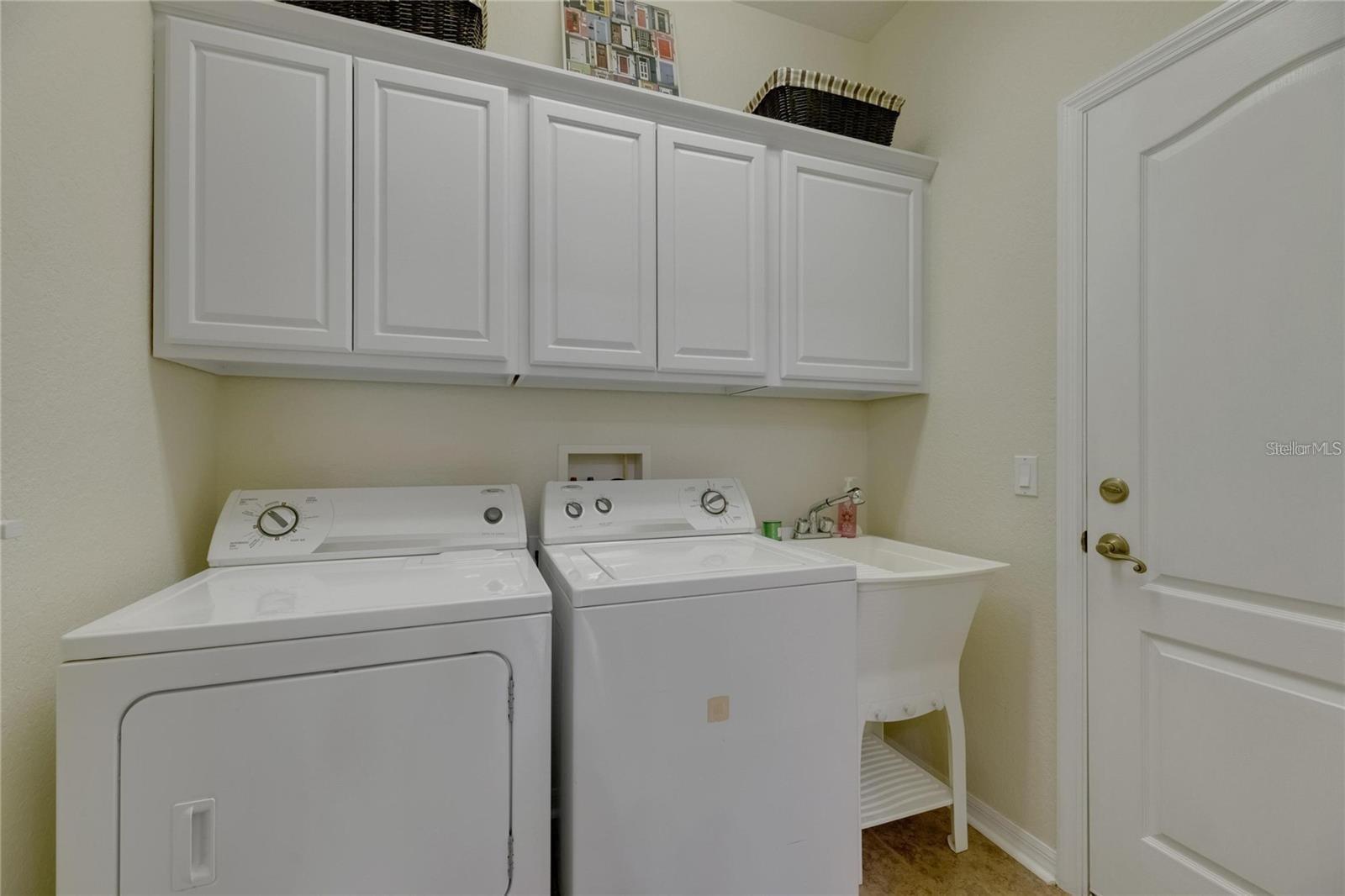 2068 SIFIELD GREENS WAY, SUN CITY CENTER, FL, 33573