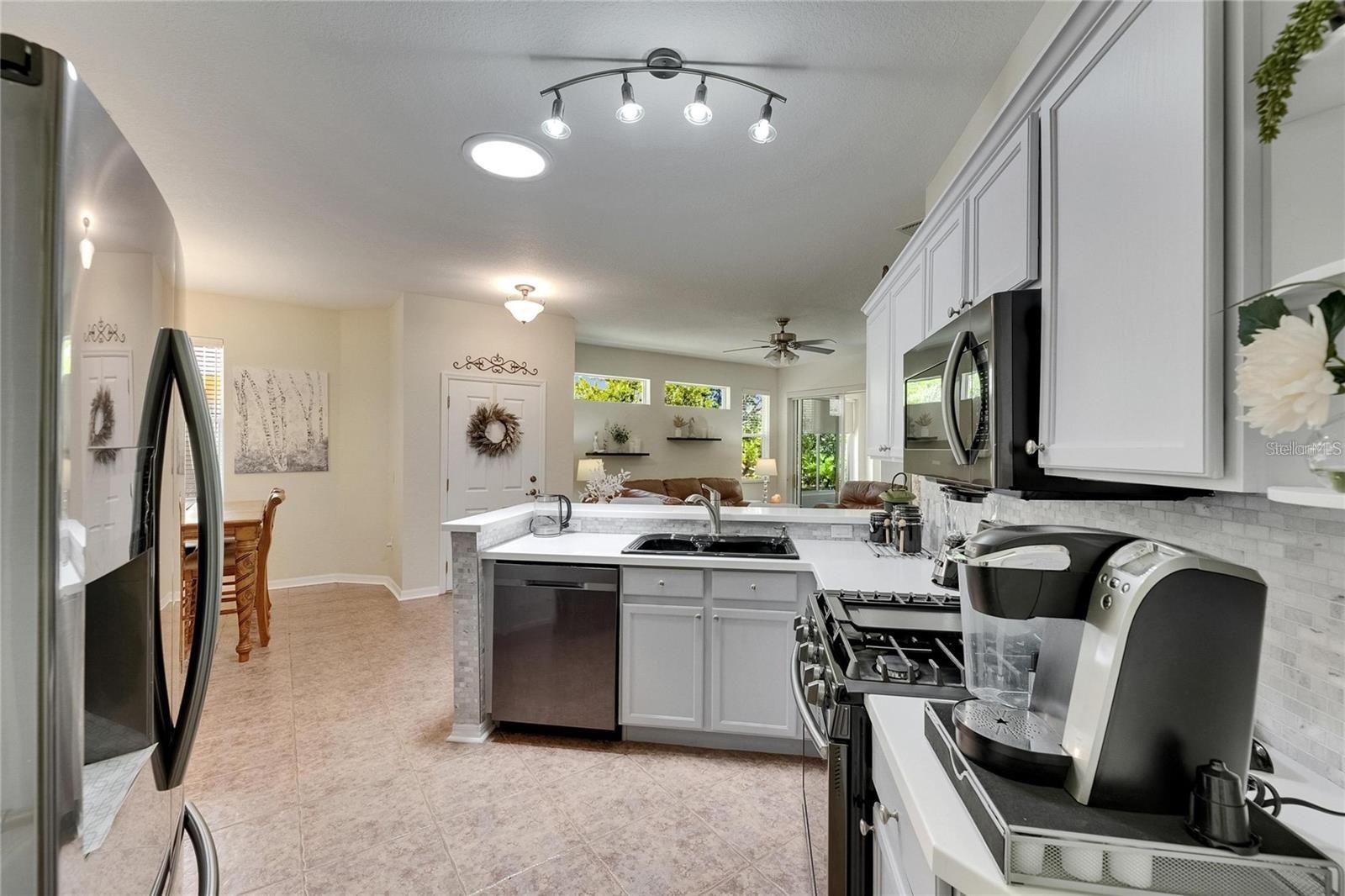 2068 SIFIELD GREENS WAY, SUN CITY CENTER, FL, 33573