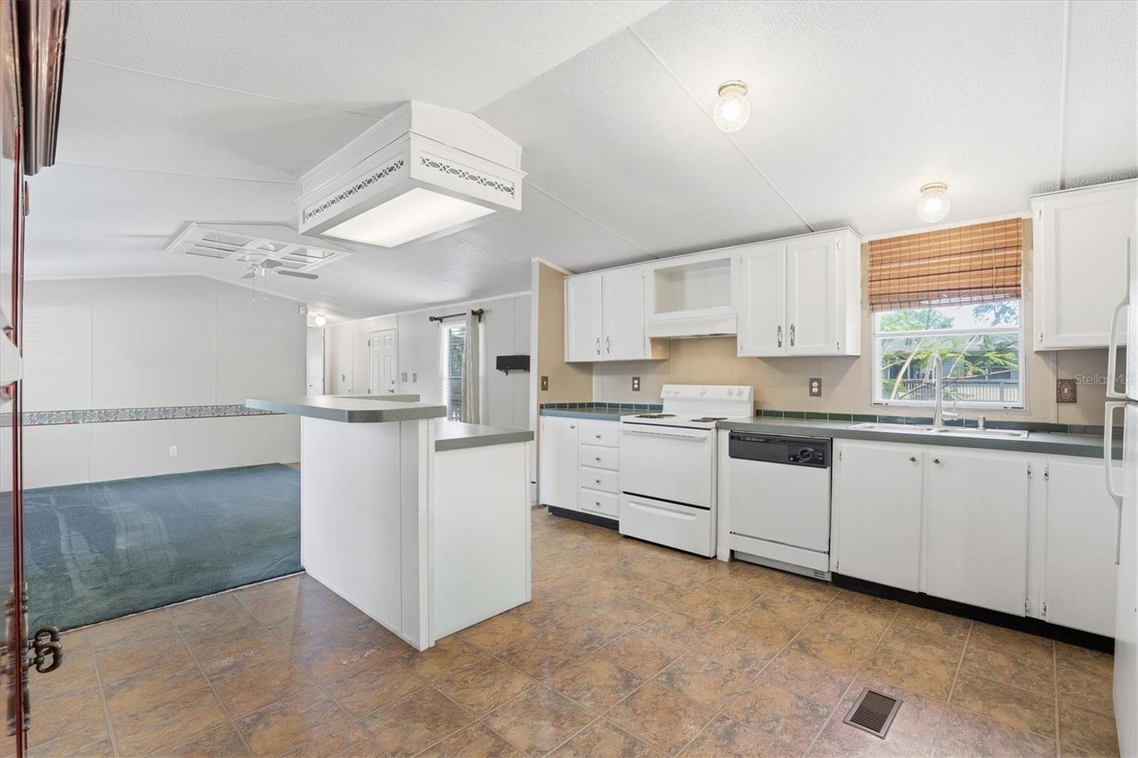 6169 WAVERLY RD, WEEKI WACHEE, FL, 34607