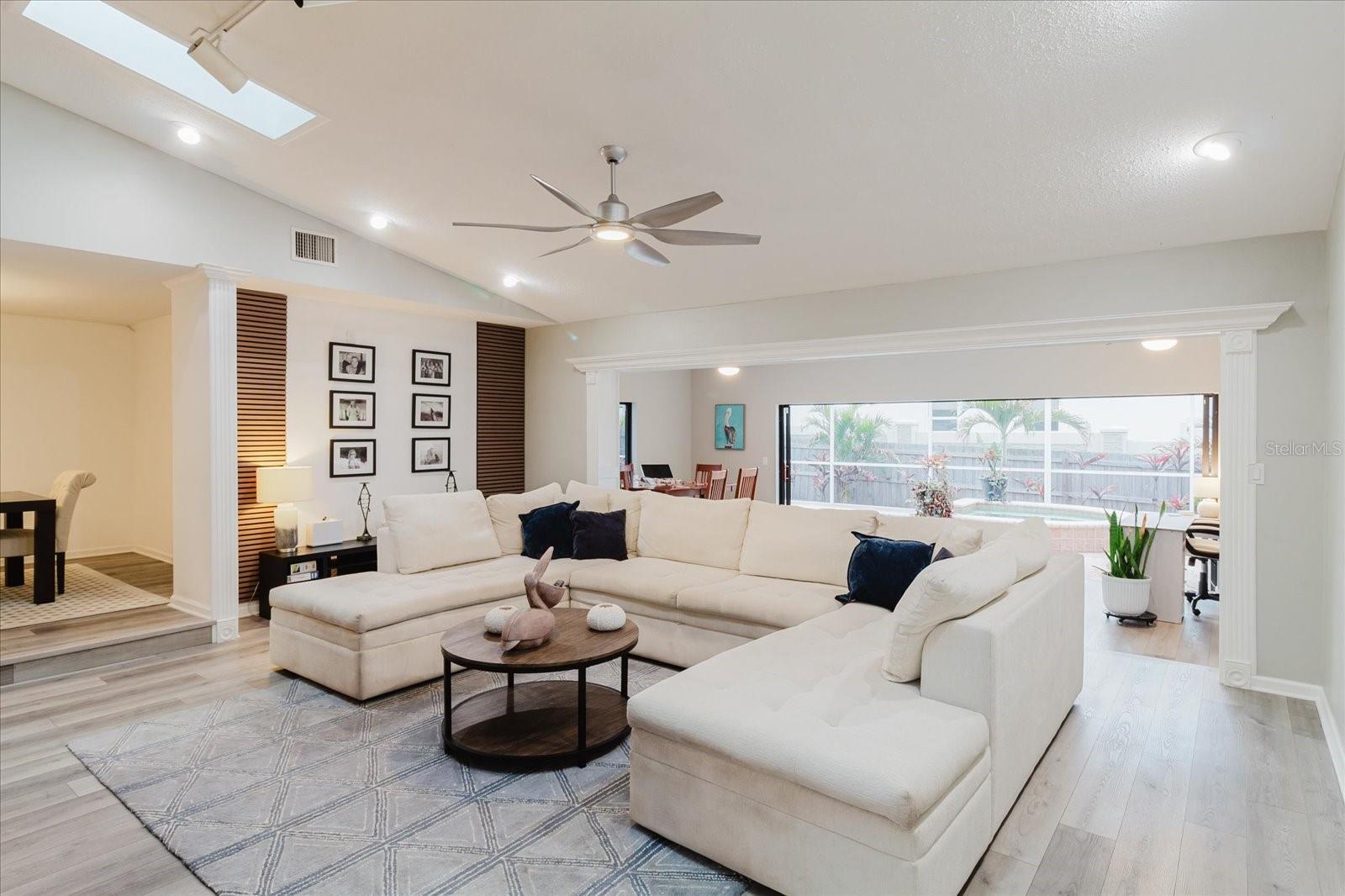 715 ROLLING HILLS DR, PALM HARBOR, FL, 34683