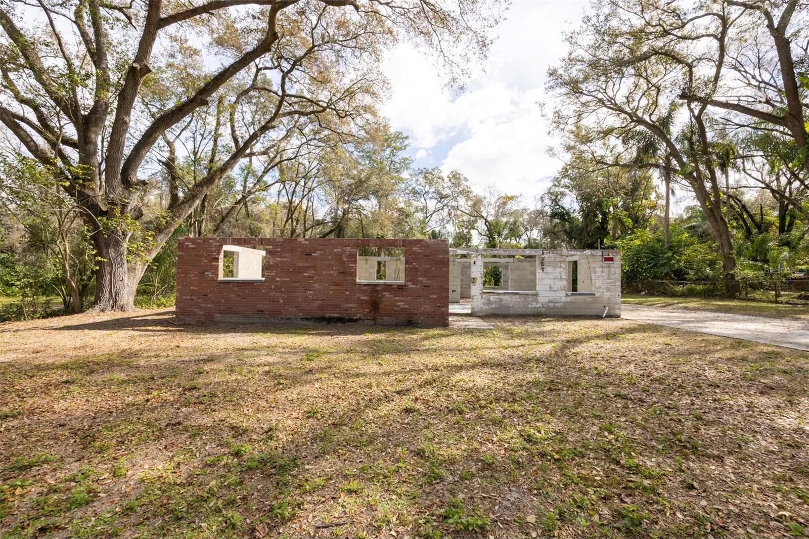 5515 N FALKENBURG RD, TAMPA, FL, 33610