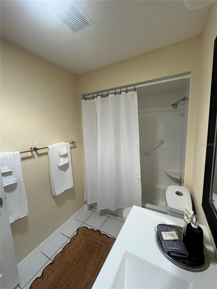 1111 APPLE TER, LEESBURG, FL, 34748