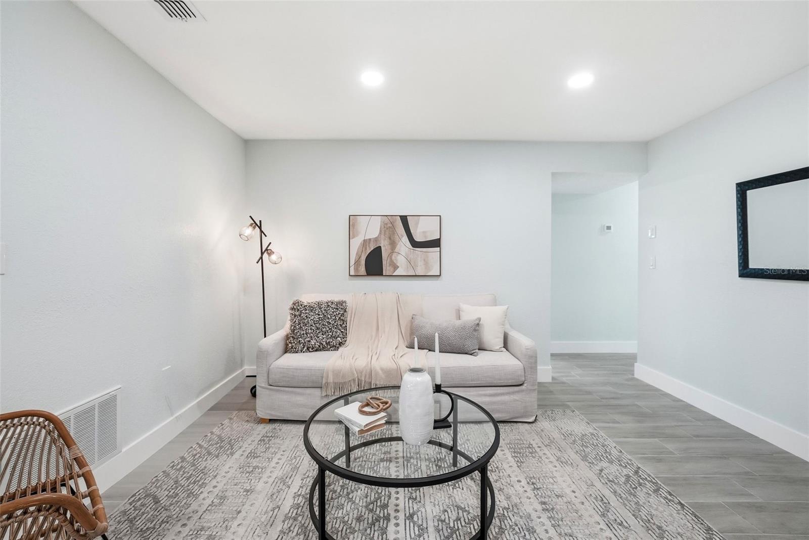 5611 VENETIAN BLVD NE, ST PETERSBURG, FL, 33703