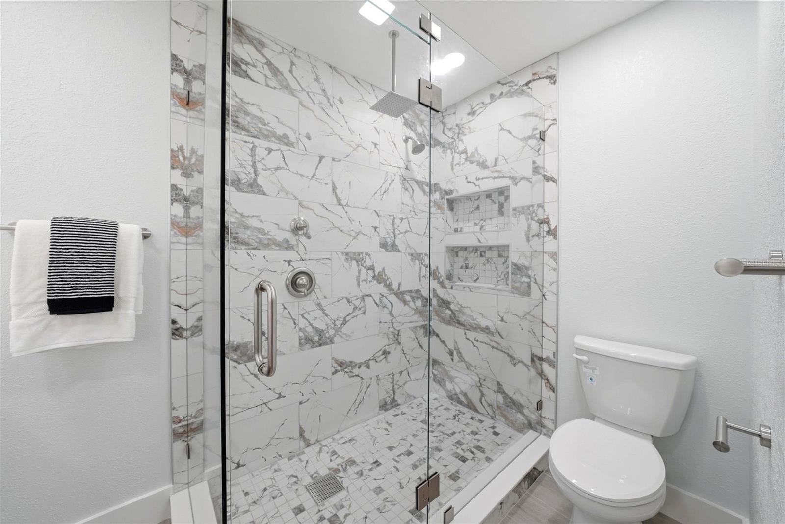 5611 VENETIAN BLVD NE, ST PETERSBURG, FL, 33703