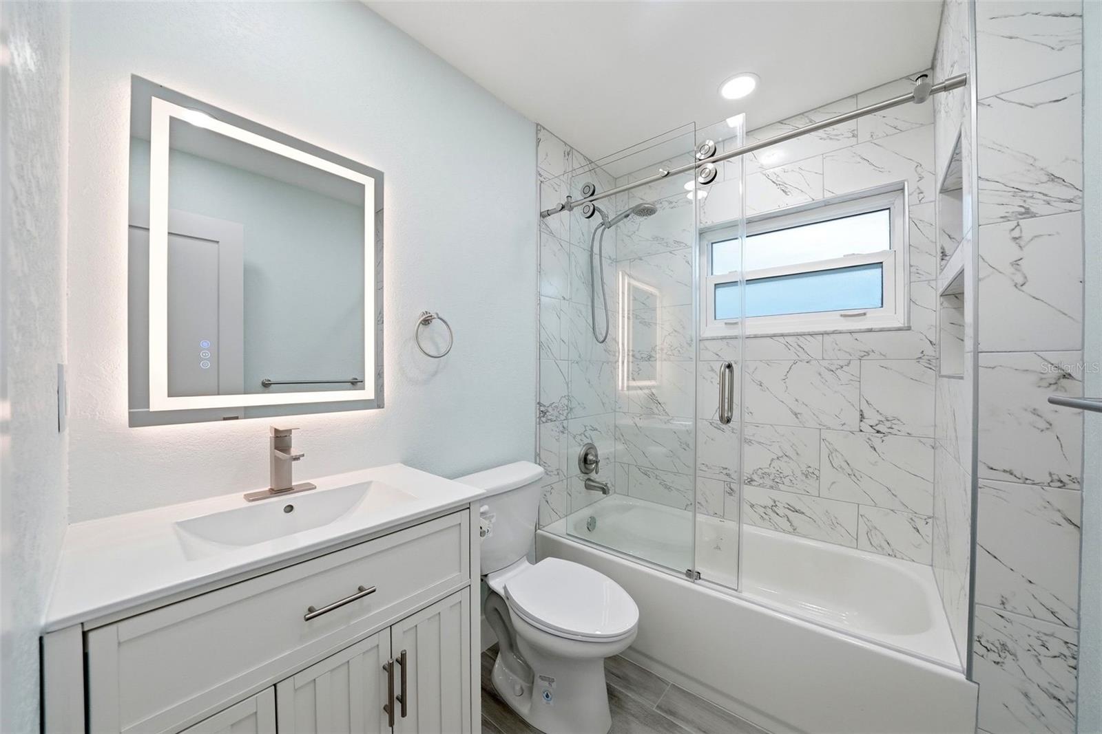 5611 VENETIAN BLVD NE, ST PETERSBURG, FL, 33703