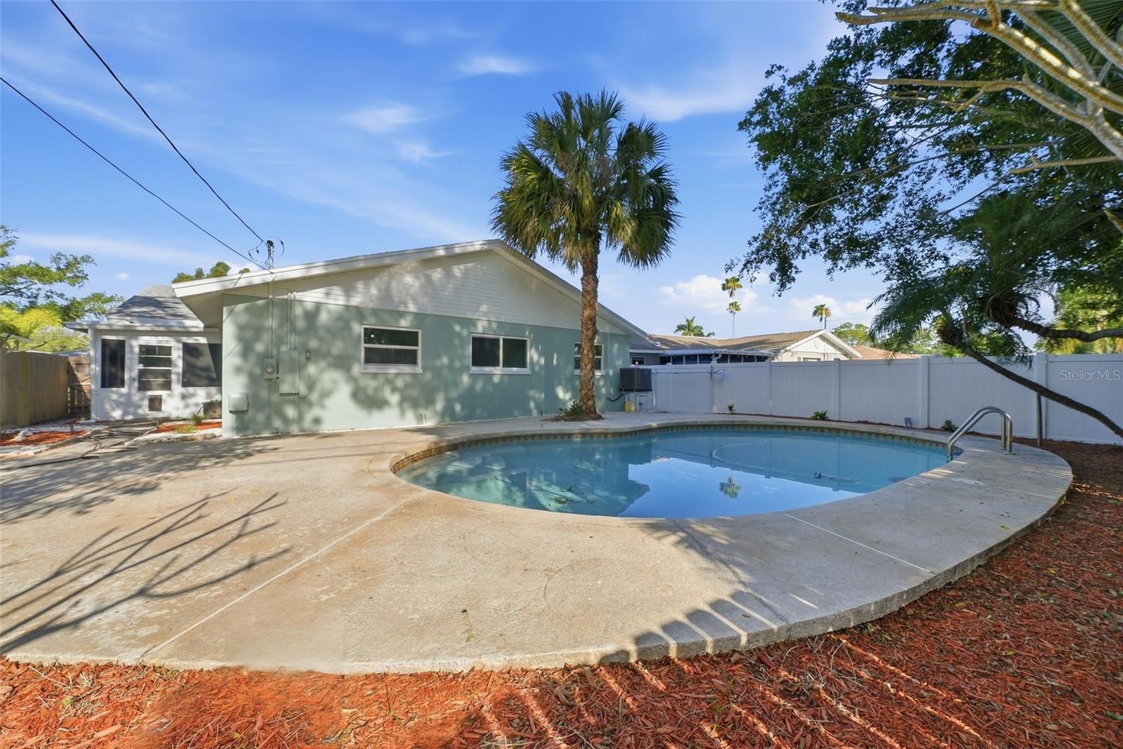 5611 VENETIAN BLVD NE, ST PETERSBURG, FL, 33703