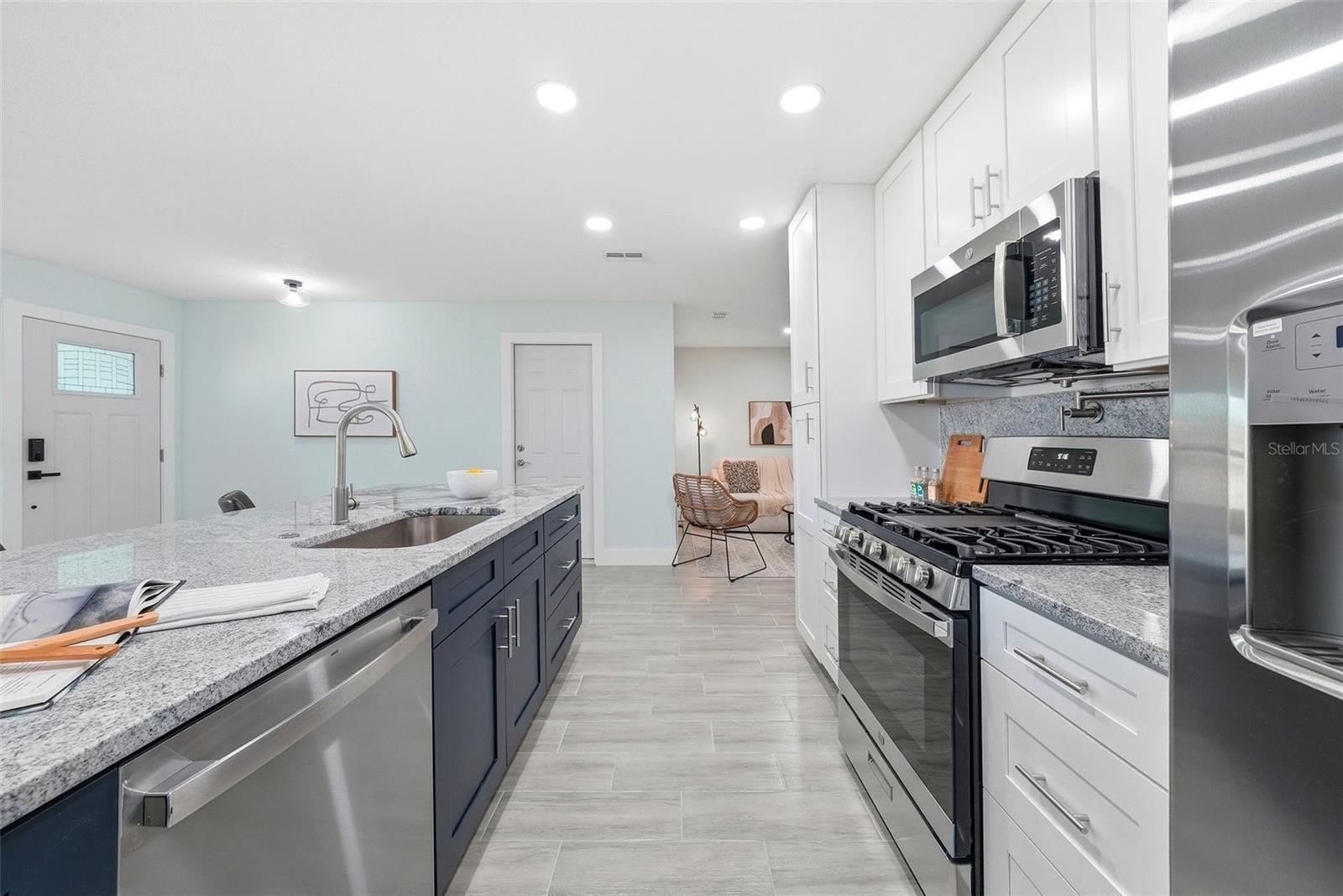 5611 VENETIAN BLVD NE, ST PETERSBURG, FL, 33703