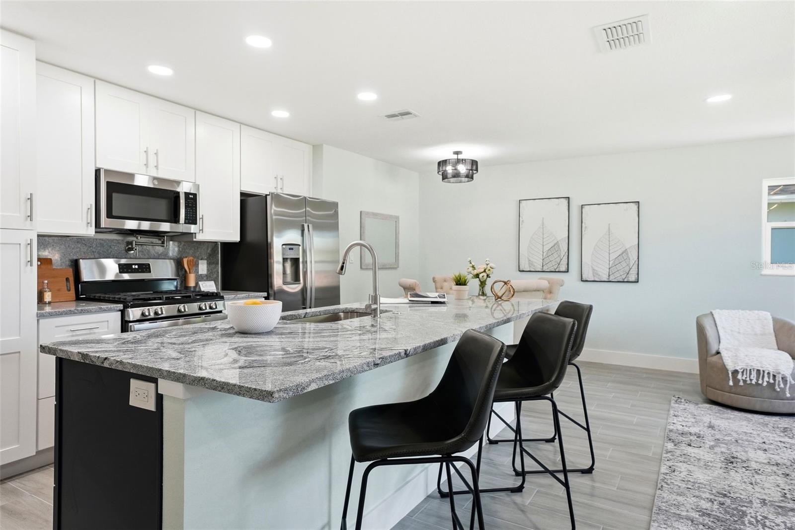 5611 VENETIAN BLVD NE, ST PETERSBURG, FL, 33703